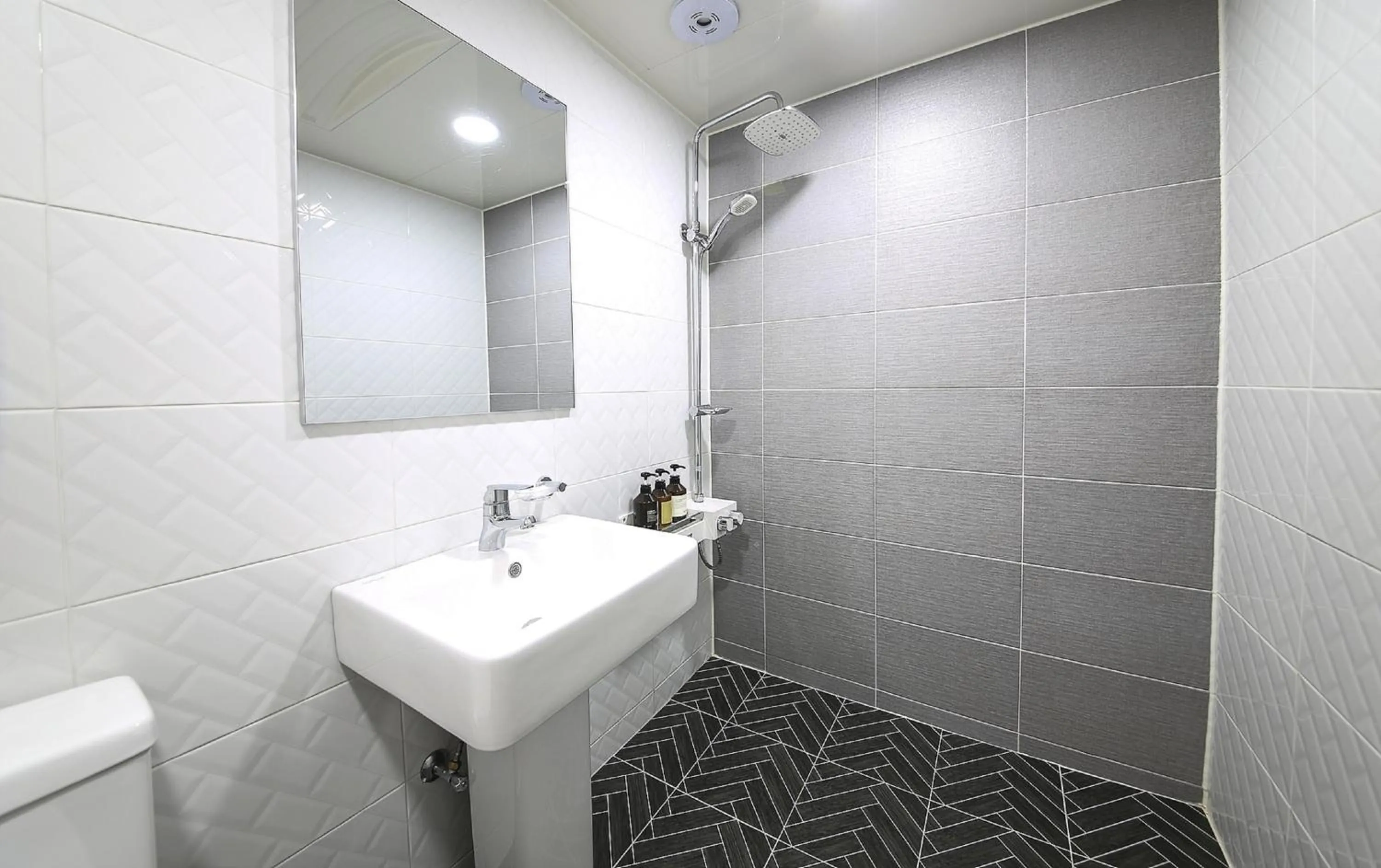 Bathroom in Heimish Hotel