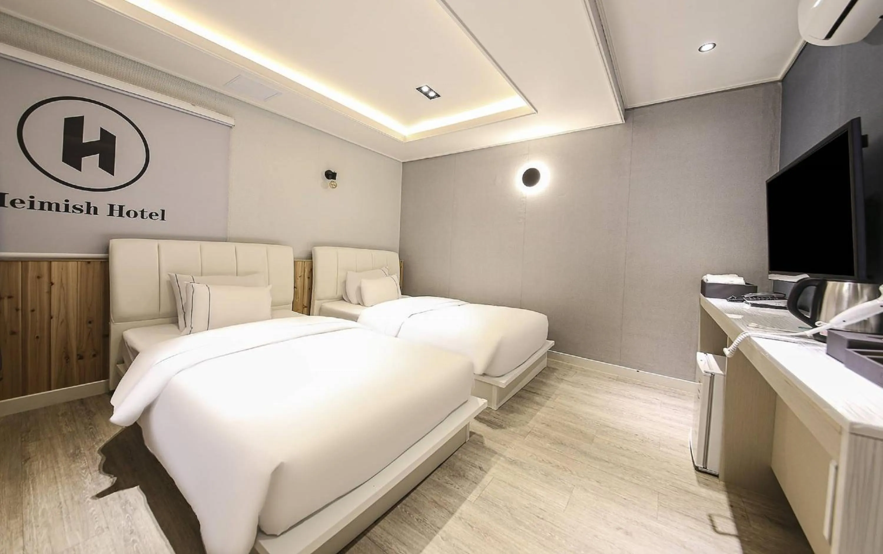 Photo of the whole room, Bed in Heimish Hotel