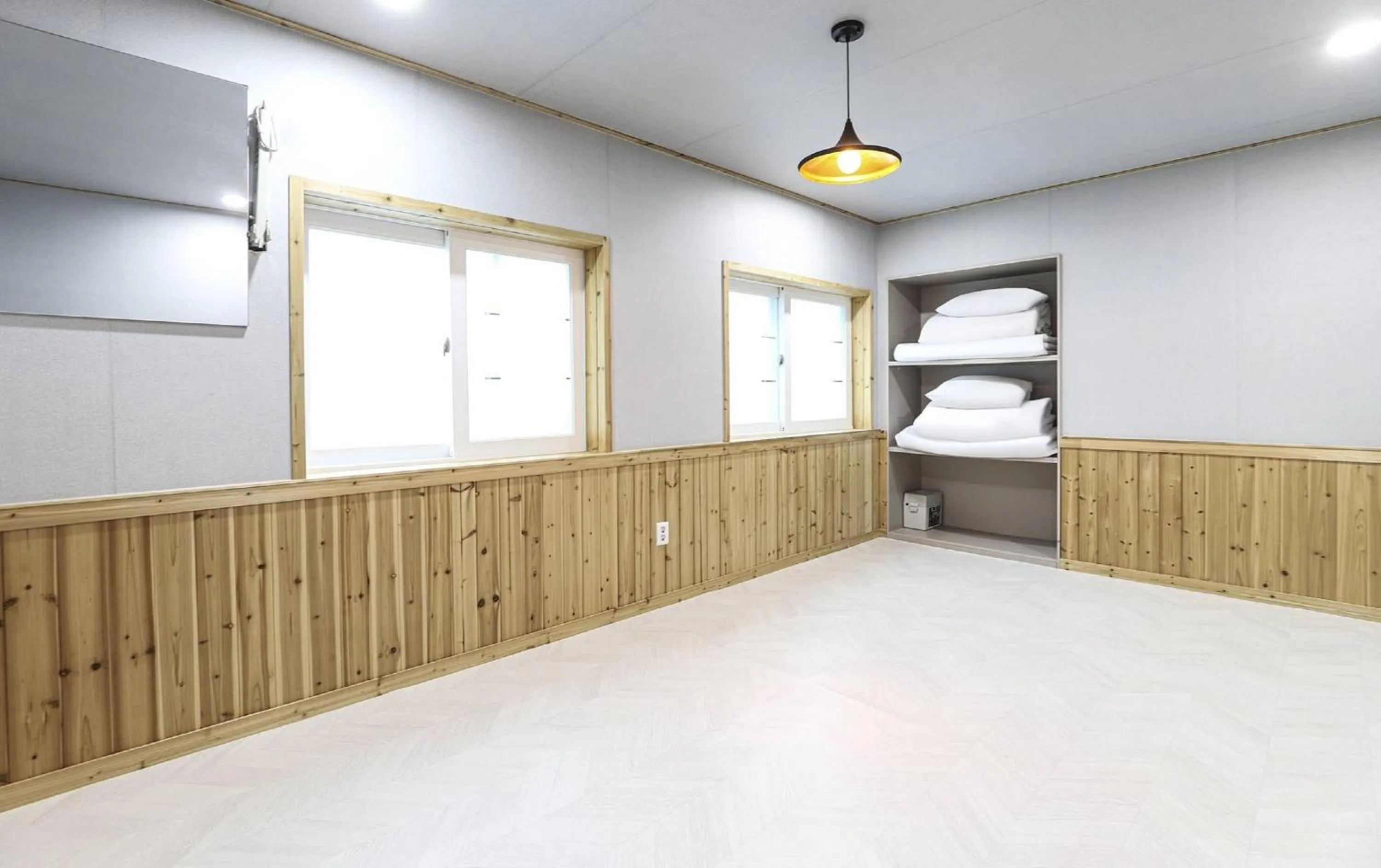 Photo of the whole room, Bed in Heimish Hotel