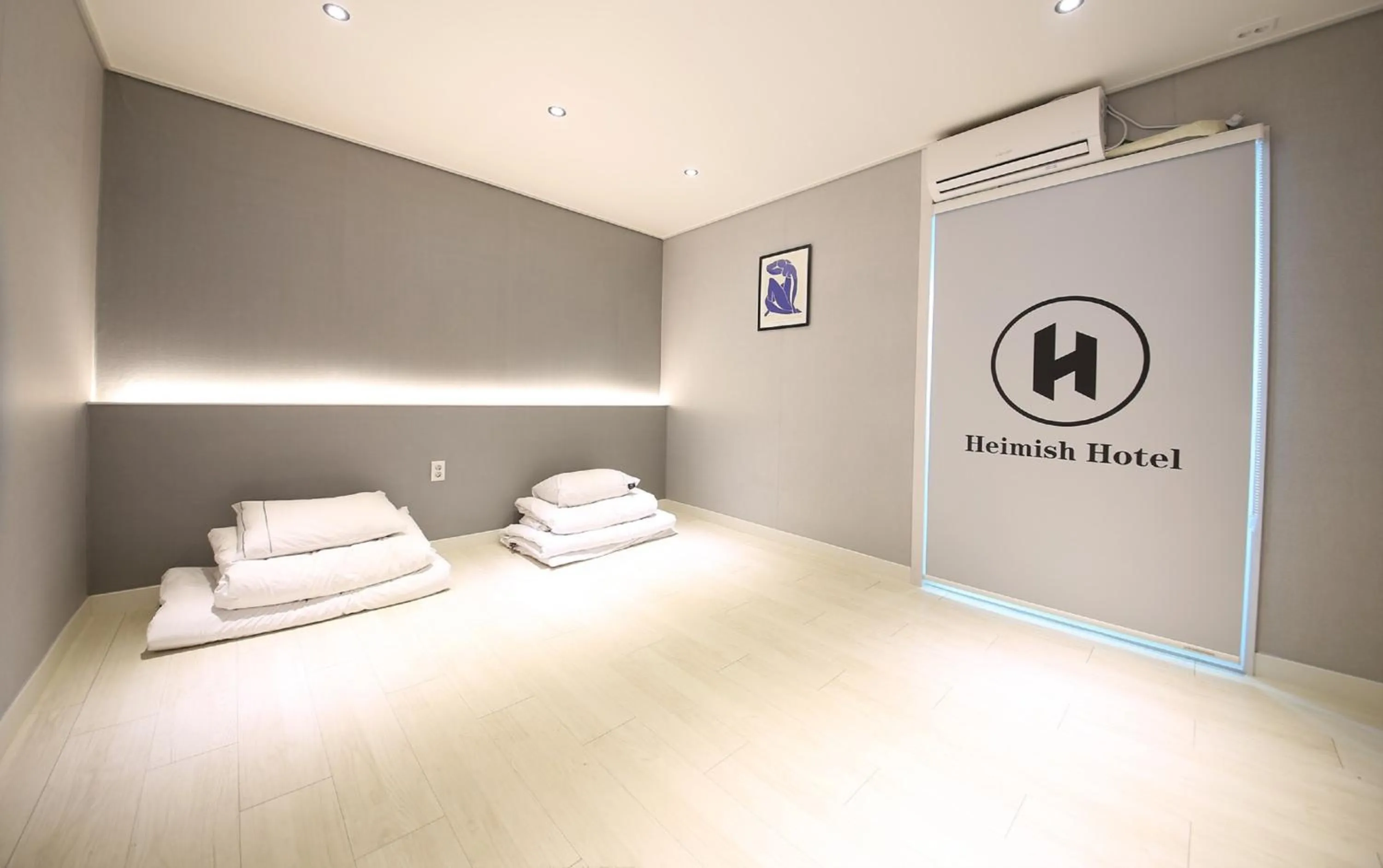 Photo of the whole room, Bed in Heimish Hotel