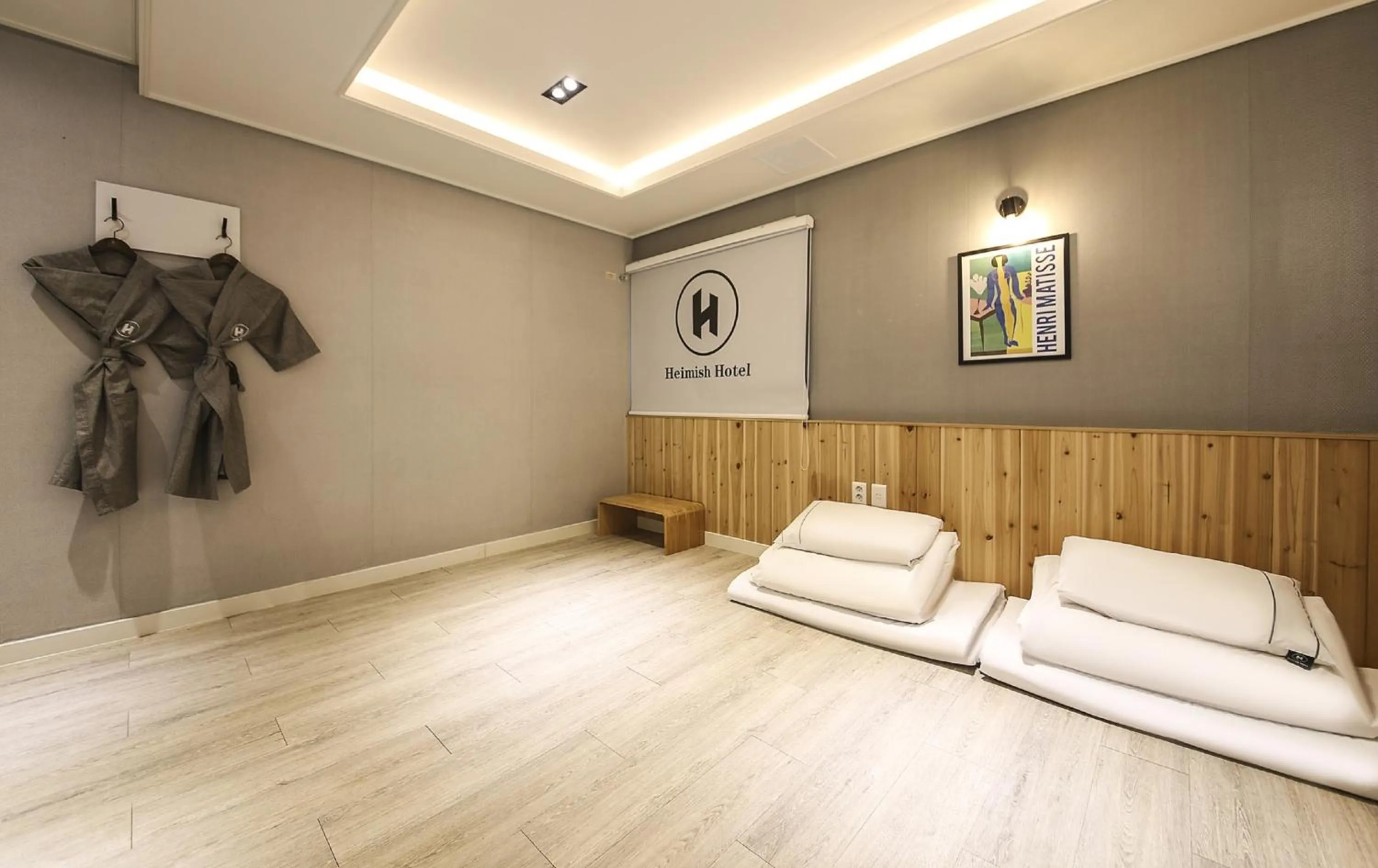 Decorative detail in Heimish Hotel