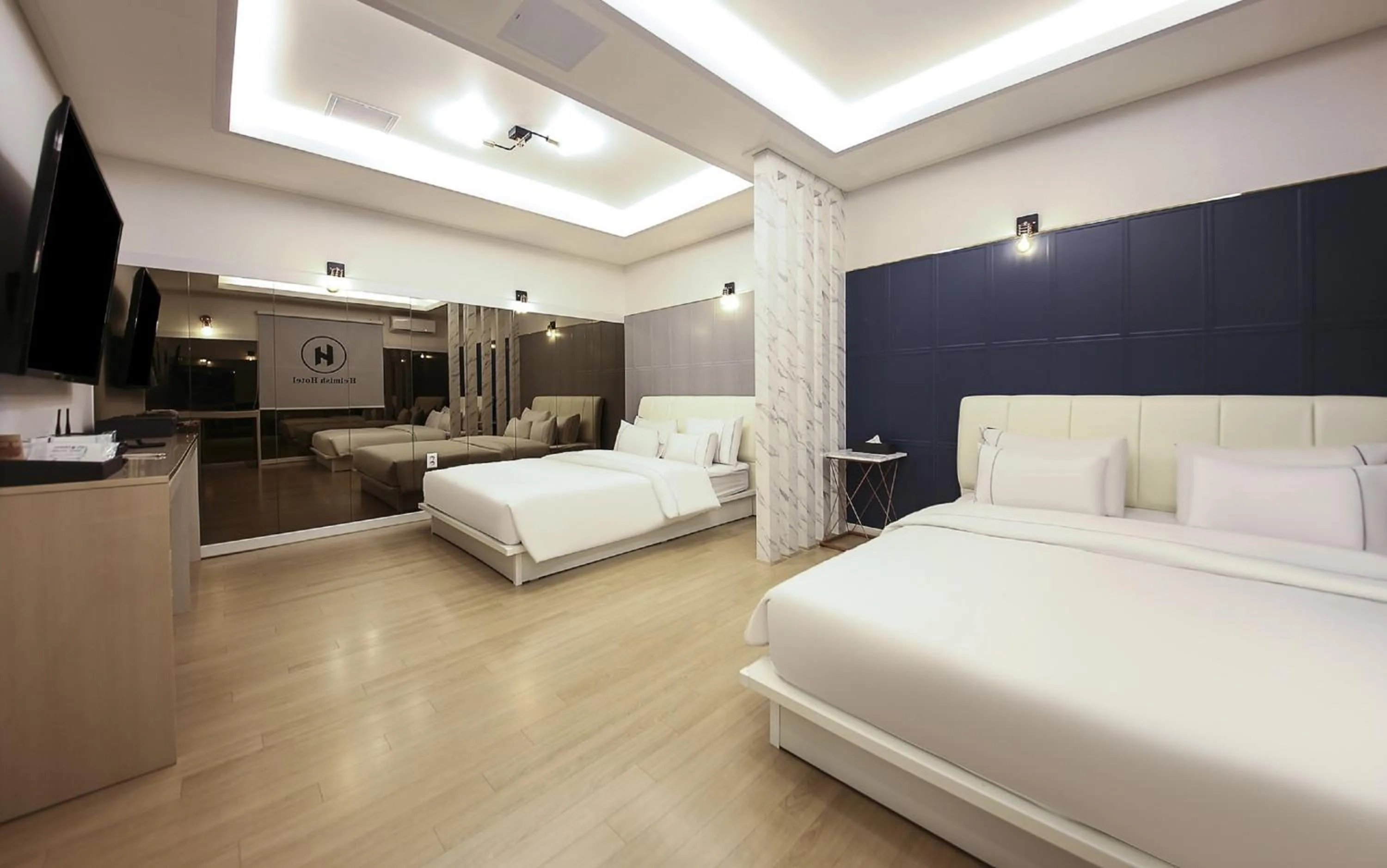 Photo of the whole room, Bed in Heimish Hotel