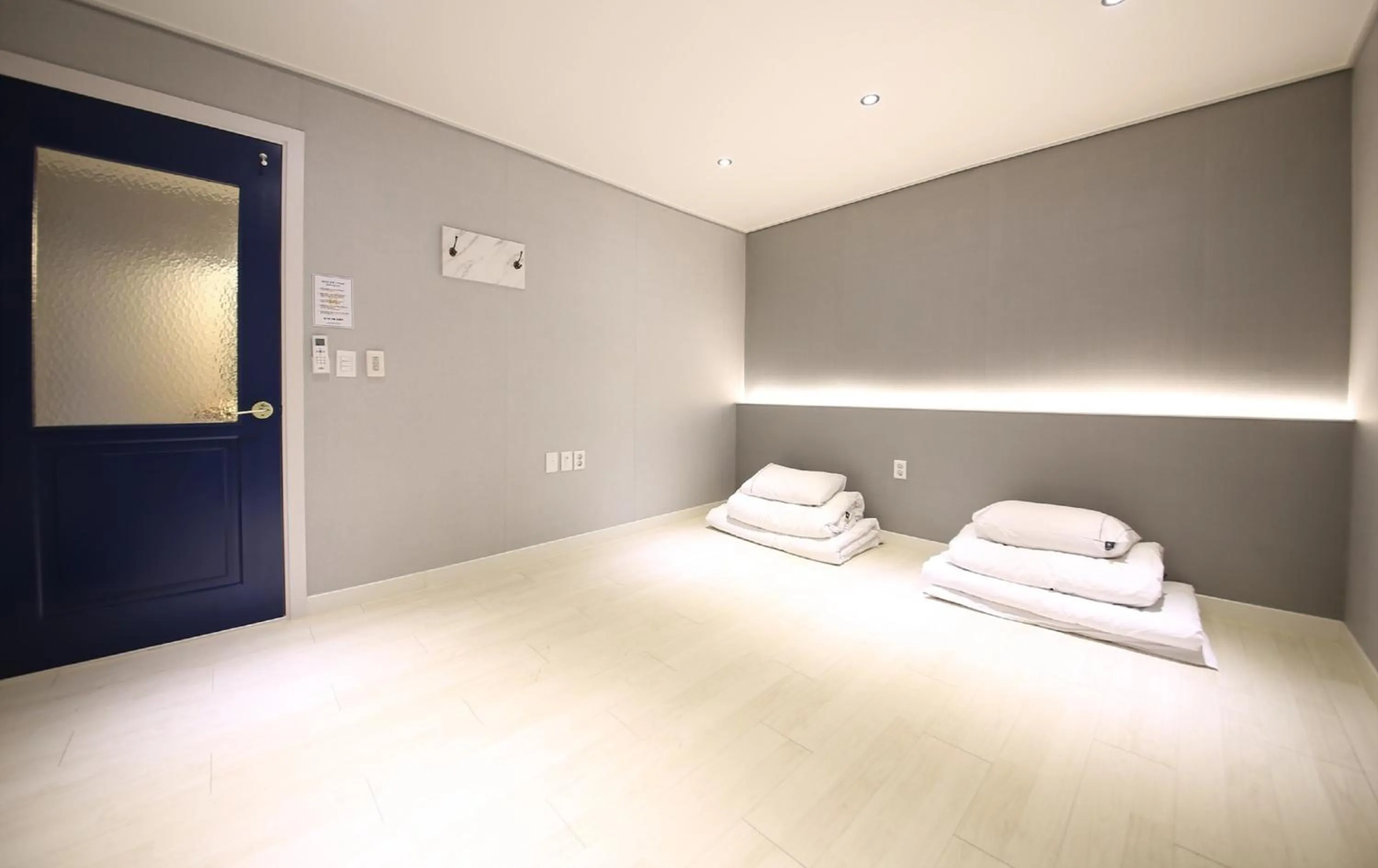 Photo of the whole room, Bed in Heimish Hotel