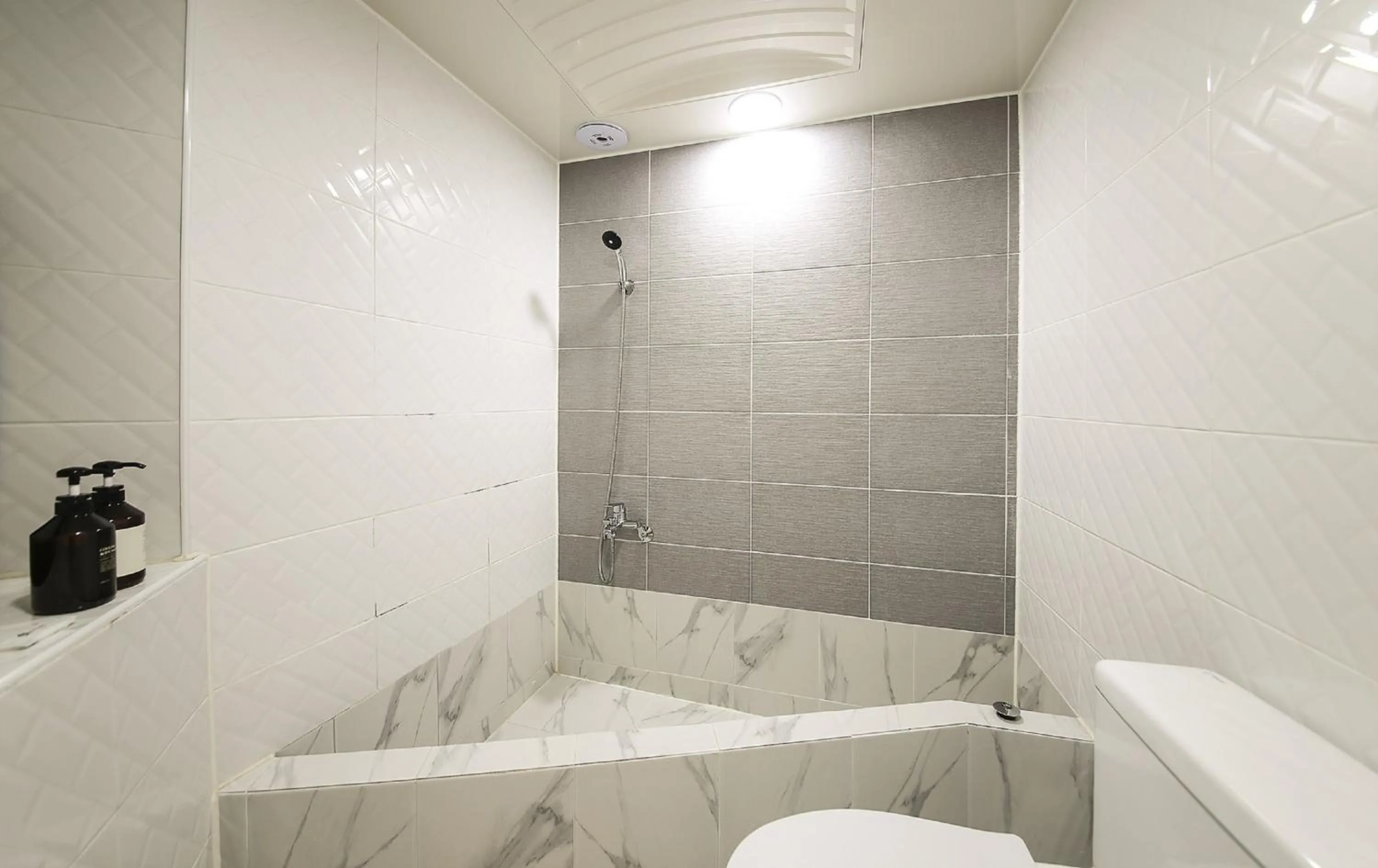 Bathroom in Heimish Hotel