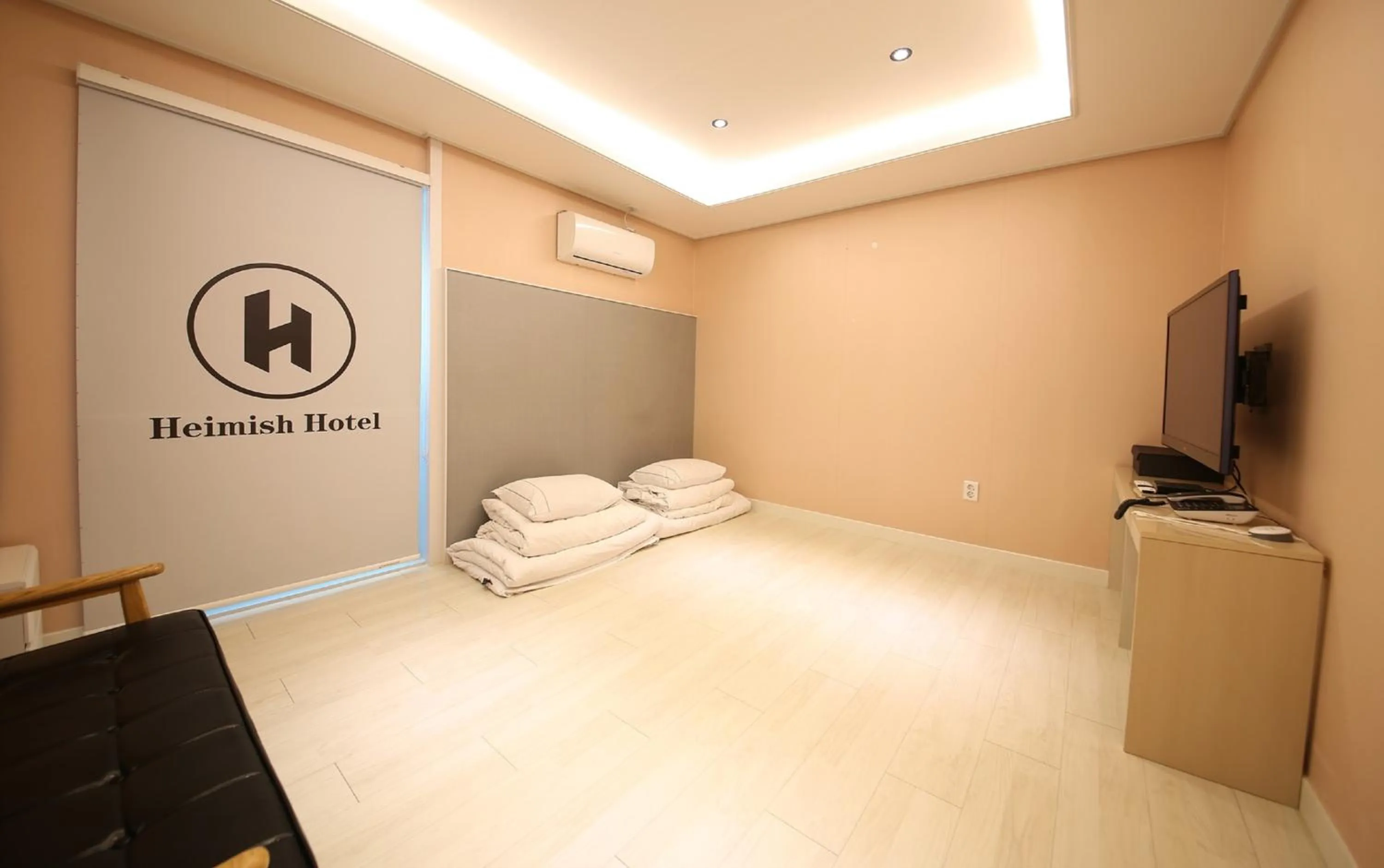 Photo of the whole room in Heimish Hotel