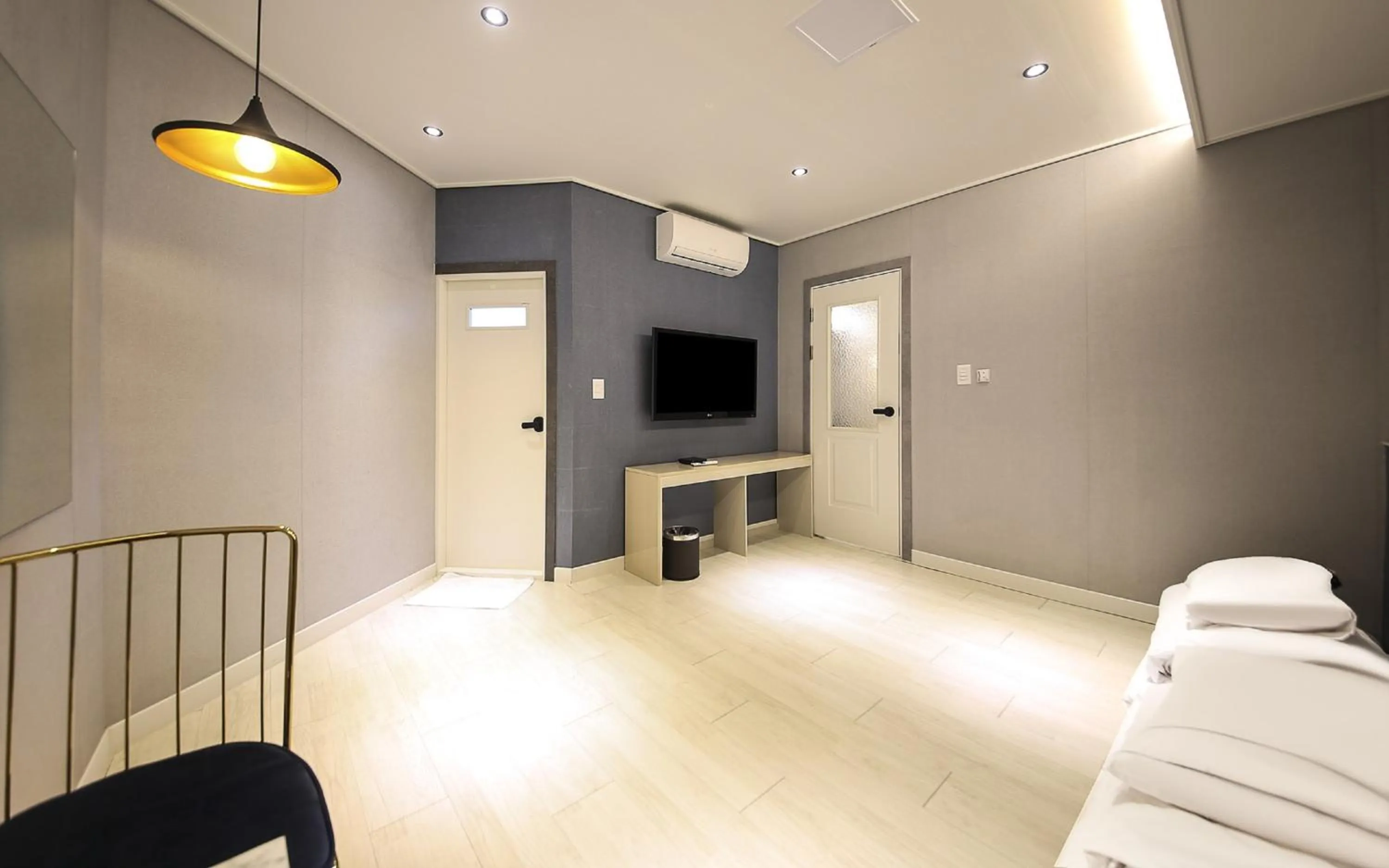 Photo of the whole room, Bed in Heimish Hotel