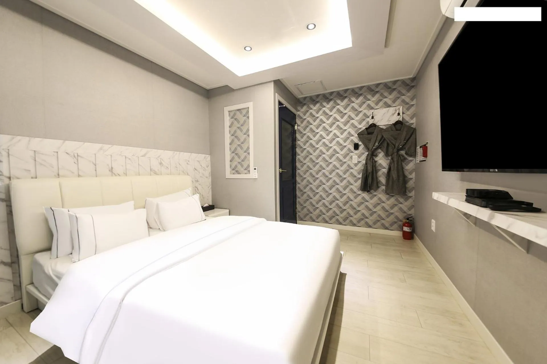 Photo of the whole room, Bed in Heimish Hotel