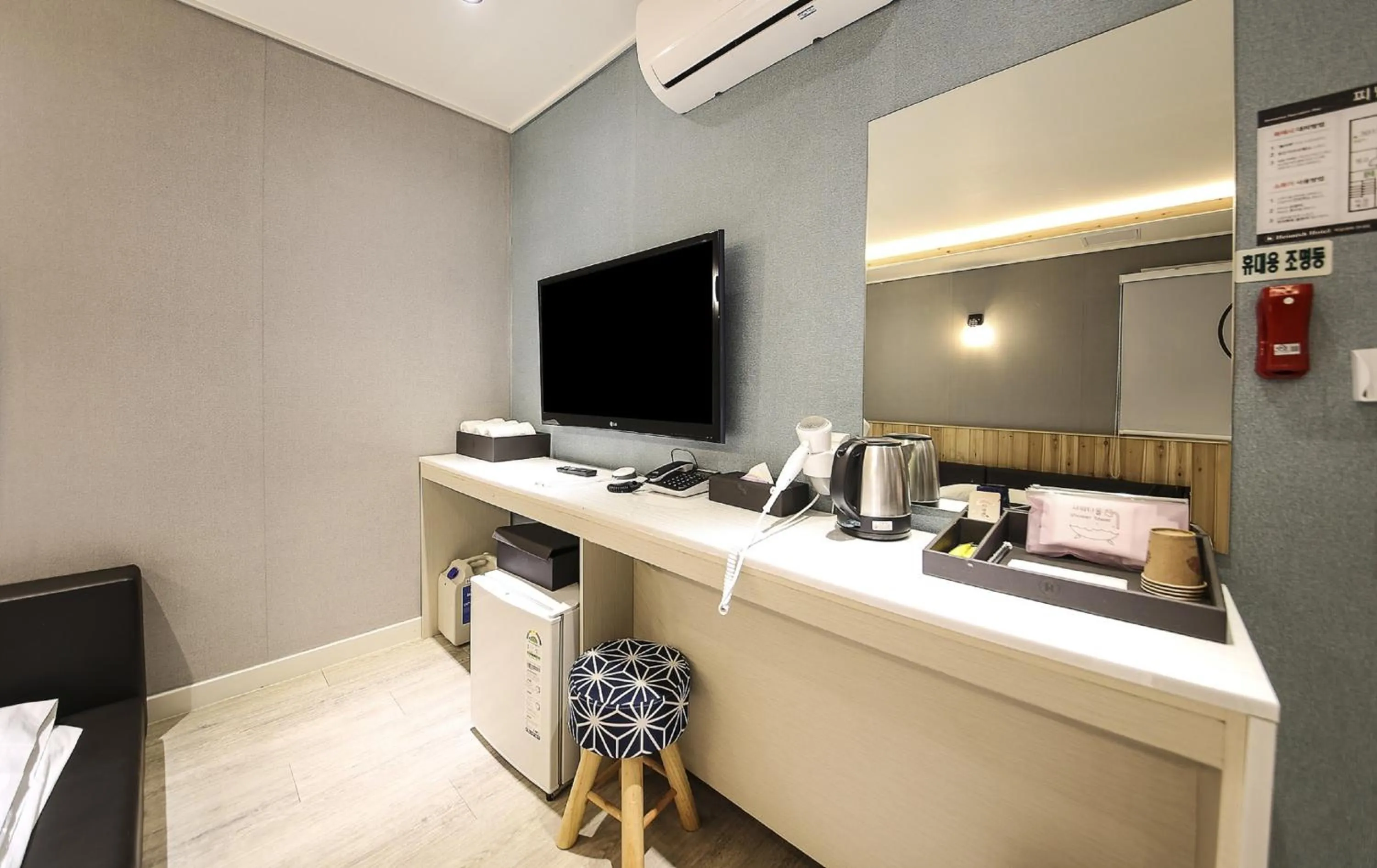 Decorative detail in Heimish Hotel