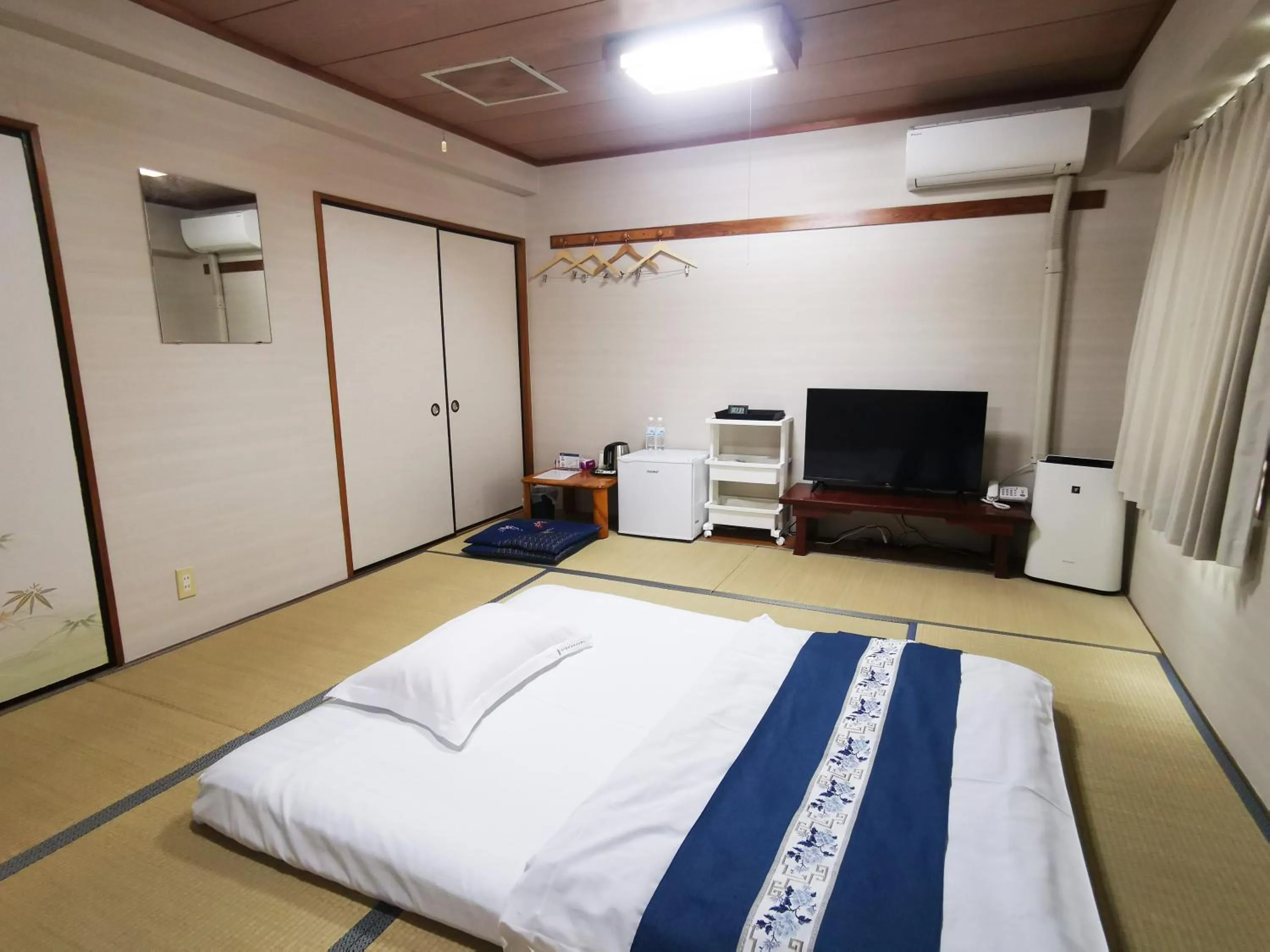 Bed in Business Hotel Azuma