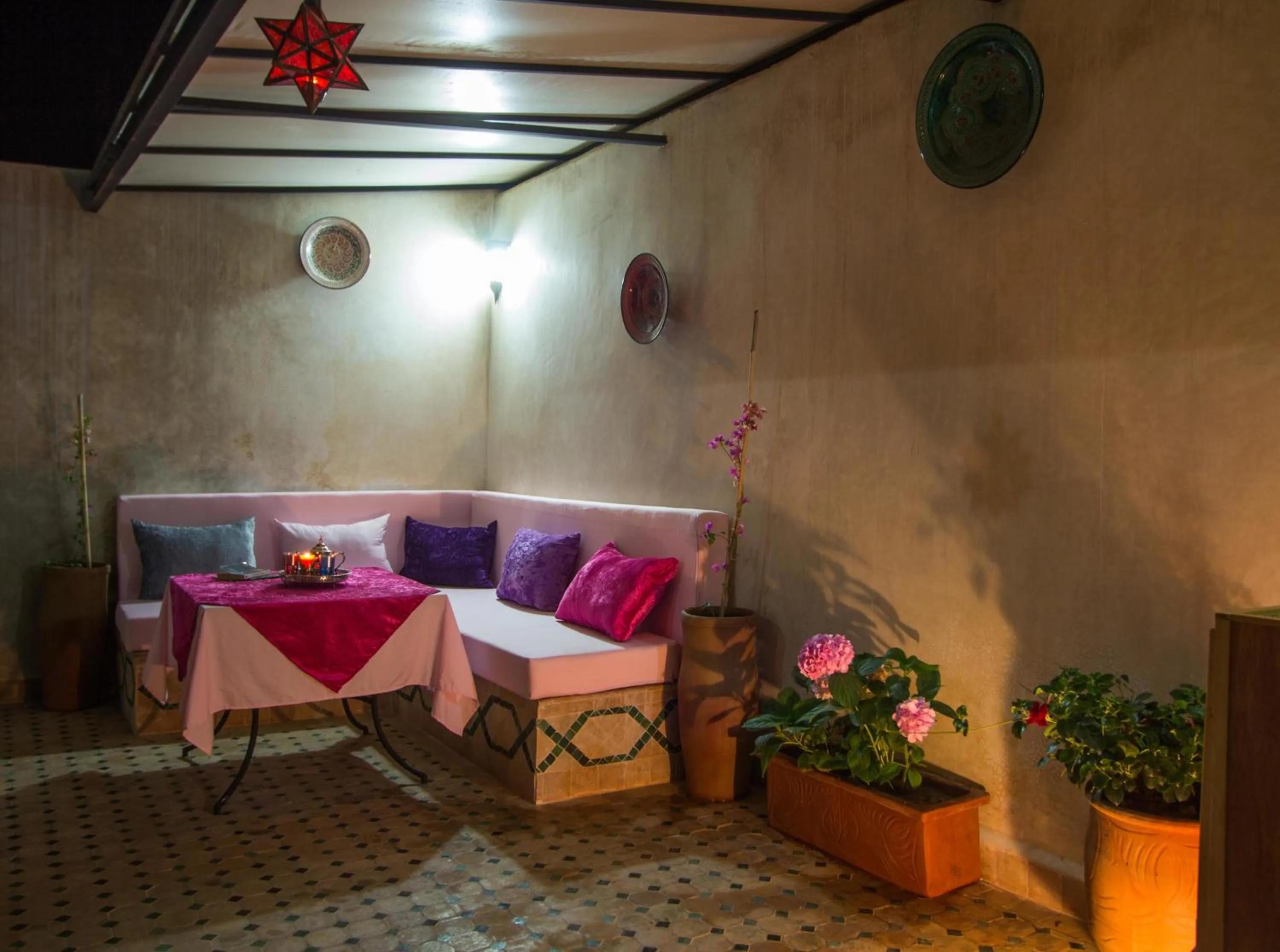 Decorative detail in Riad Sanaa Rose