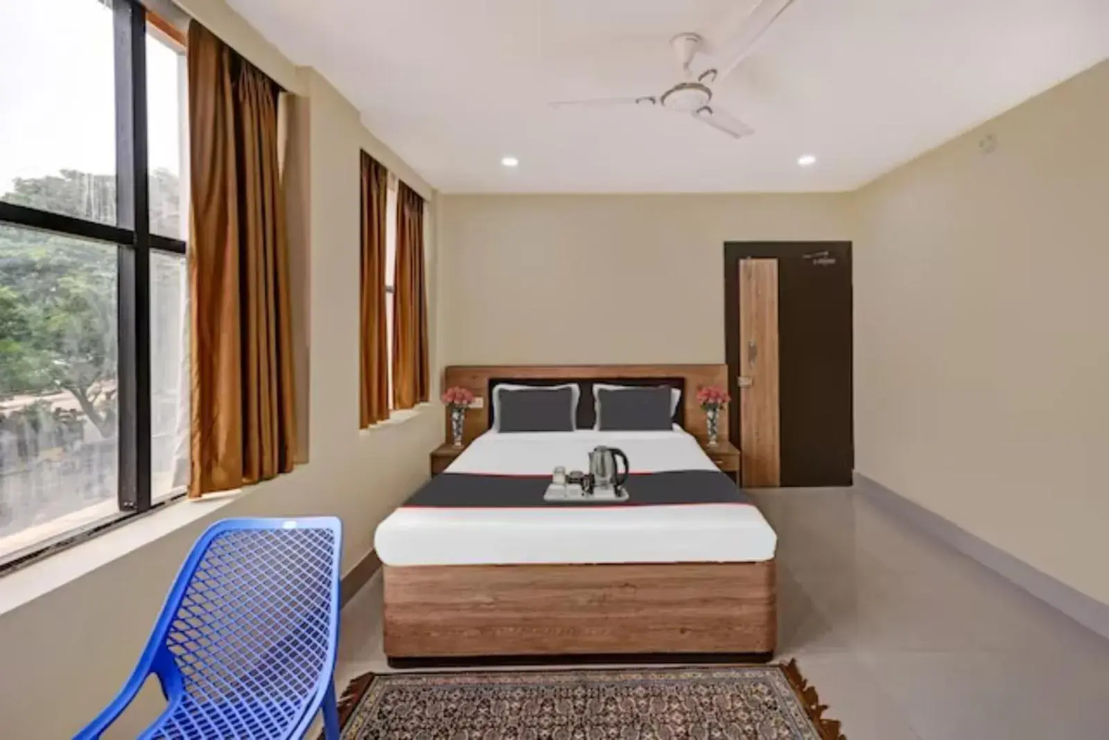 Standard Double Room in Goroomgo Hotel Moon Light Guest House Bhubaneswar - Perfect Room with Spacious Room Standard Double Room in Goroomgo Hotel Moon Light Guest House Bhubaneswar - Perfect Room with Spacious Room