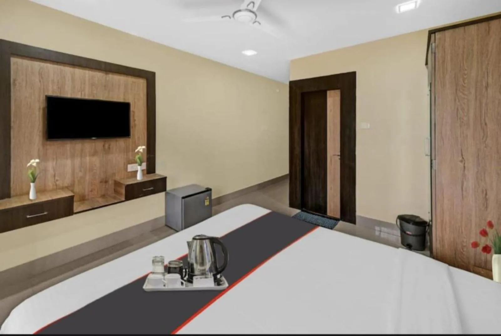 Bed in Goroomgo Hotel Moon Light Guest House Bhubaneswar - Perfect Room with Spacious Room