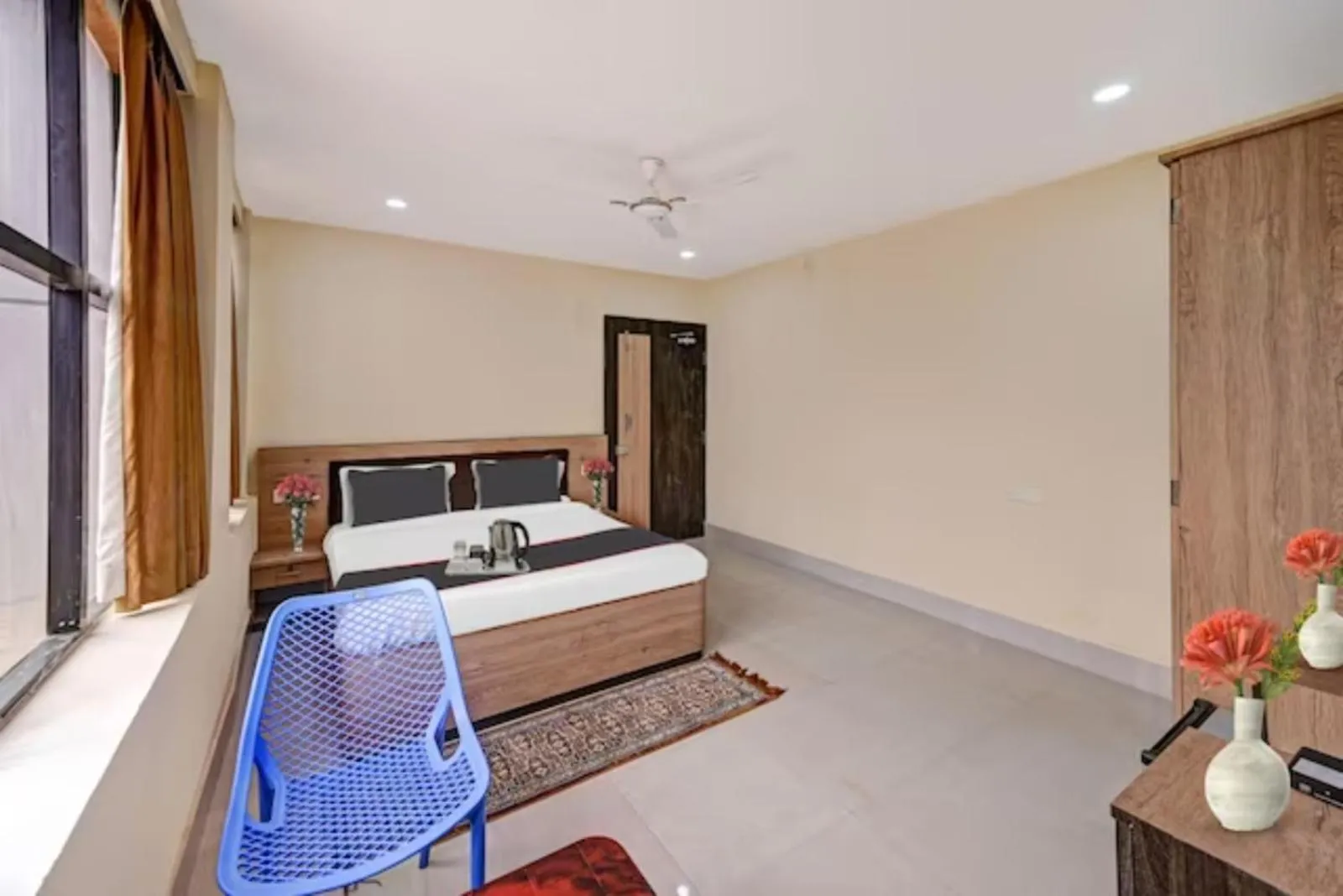 Bed in Goroomgo Hotel Moon Light Guest House Bhubaneswar - Perfect Room with Spacious Room