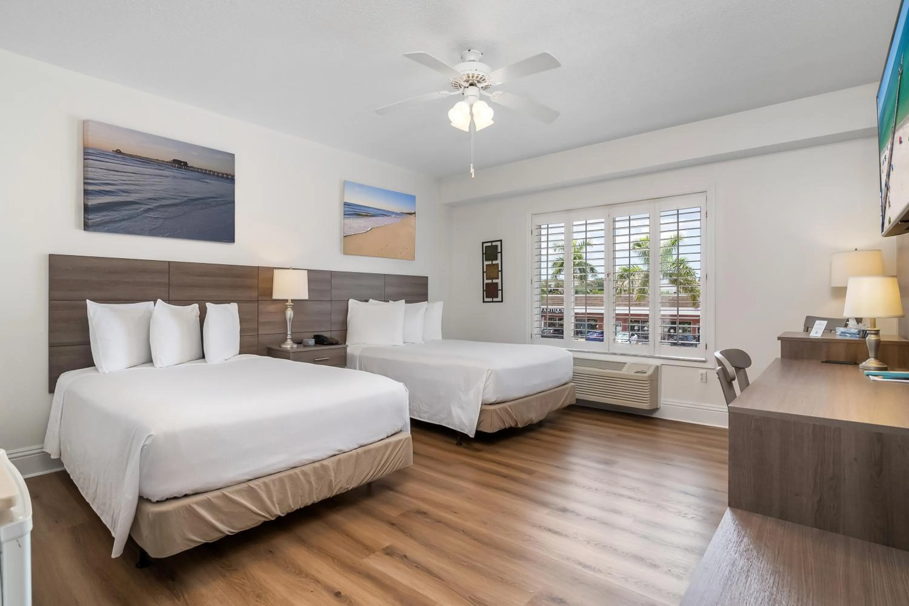 Bed in Naples Park Central Hotel