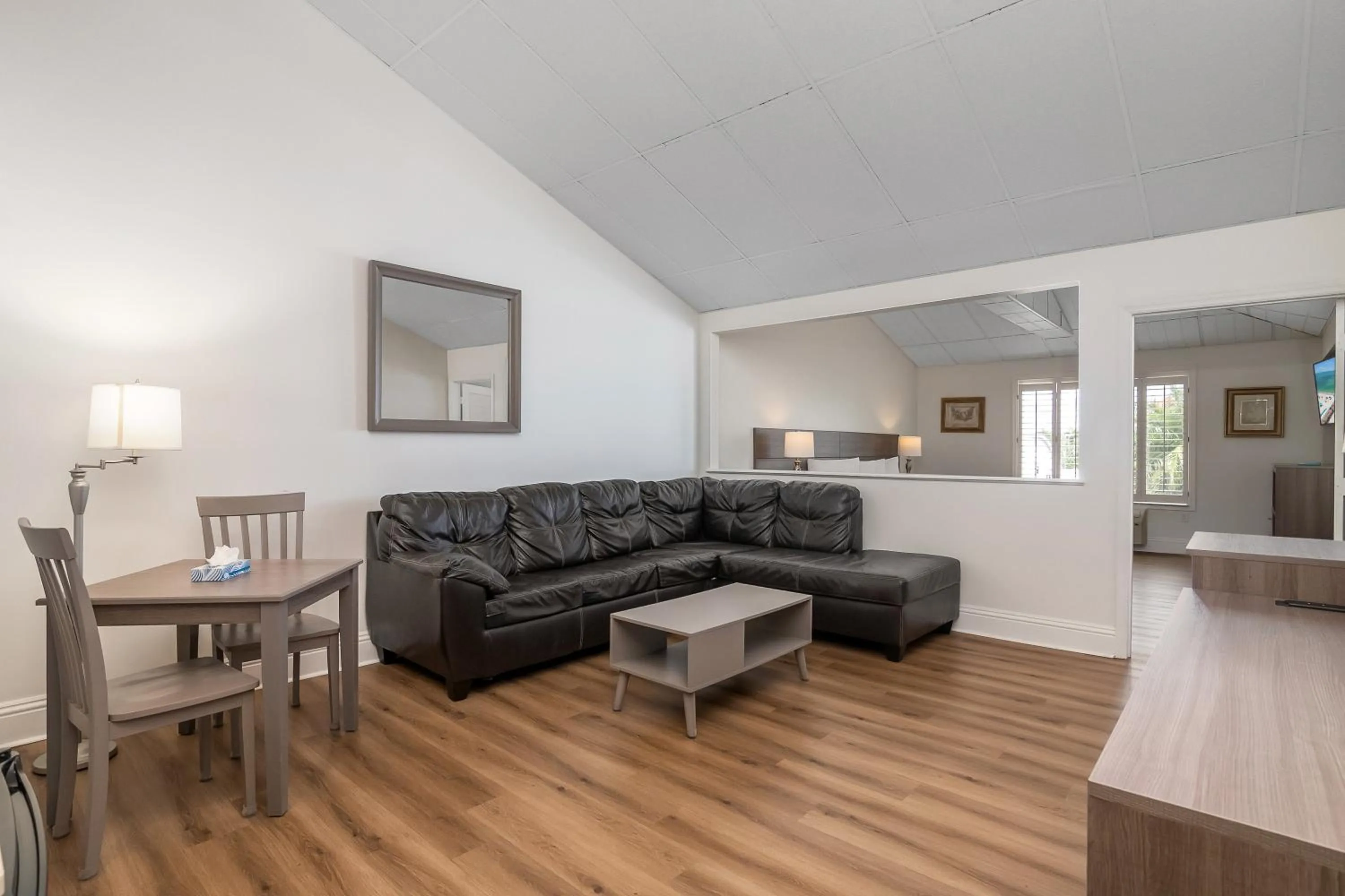 Naples Park Central Hotel