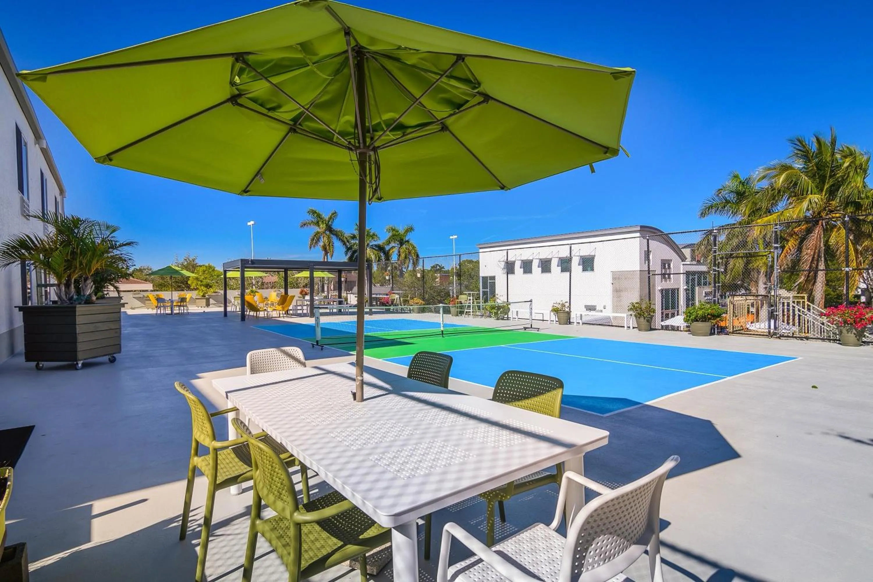 Naples Park Central Hotel