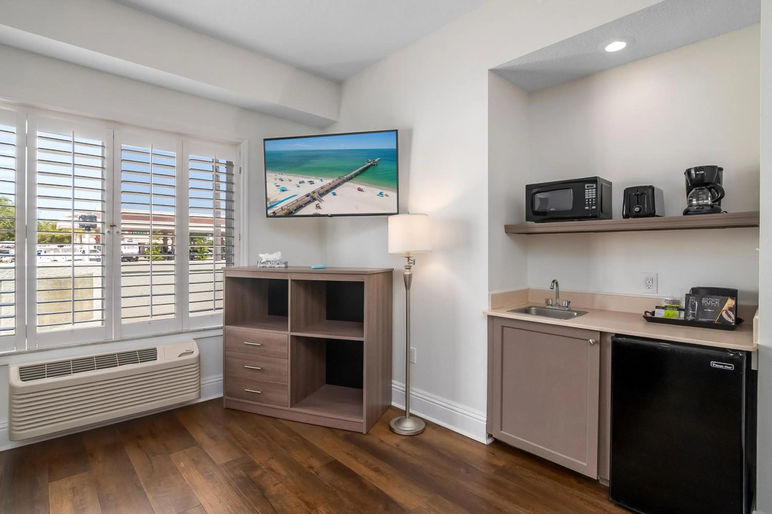 Naples Park Central Hotel