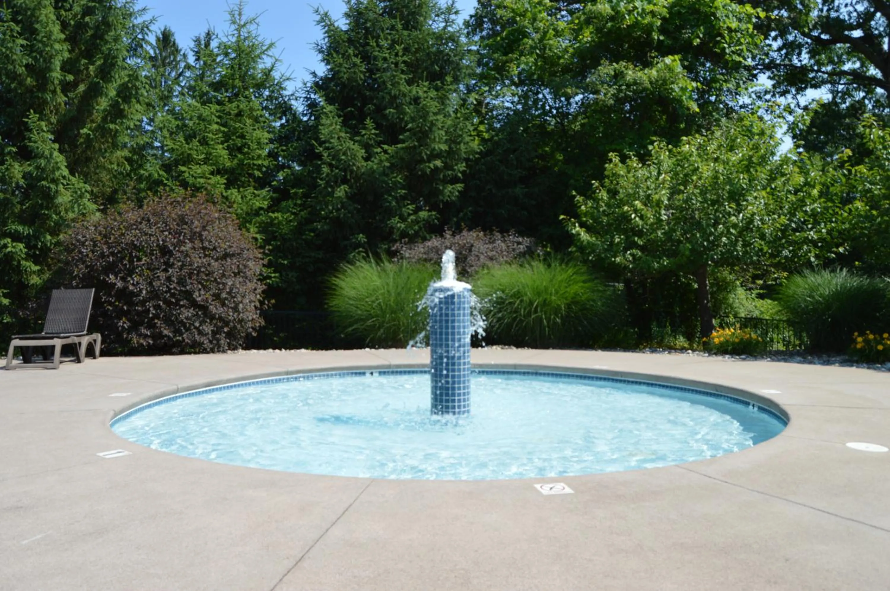 Swimming pool in Woodfield Manor - A Sundance Vacations Property