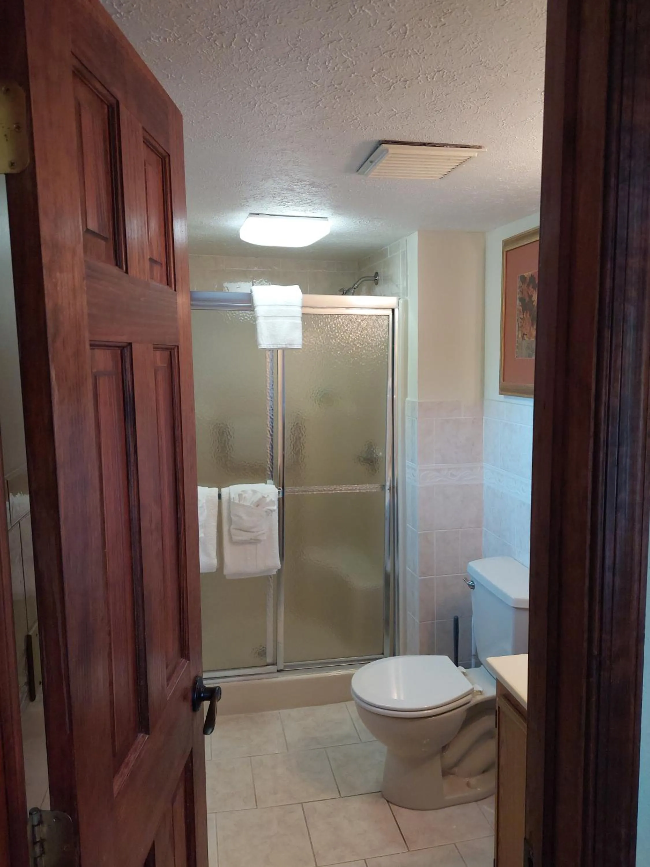 Shower in Woodfield Manor - A Sundance Vacations Property