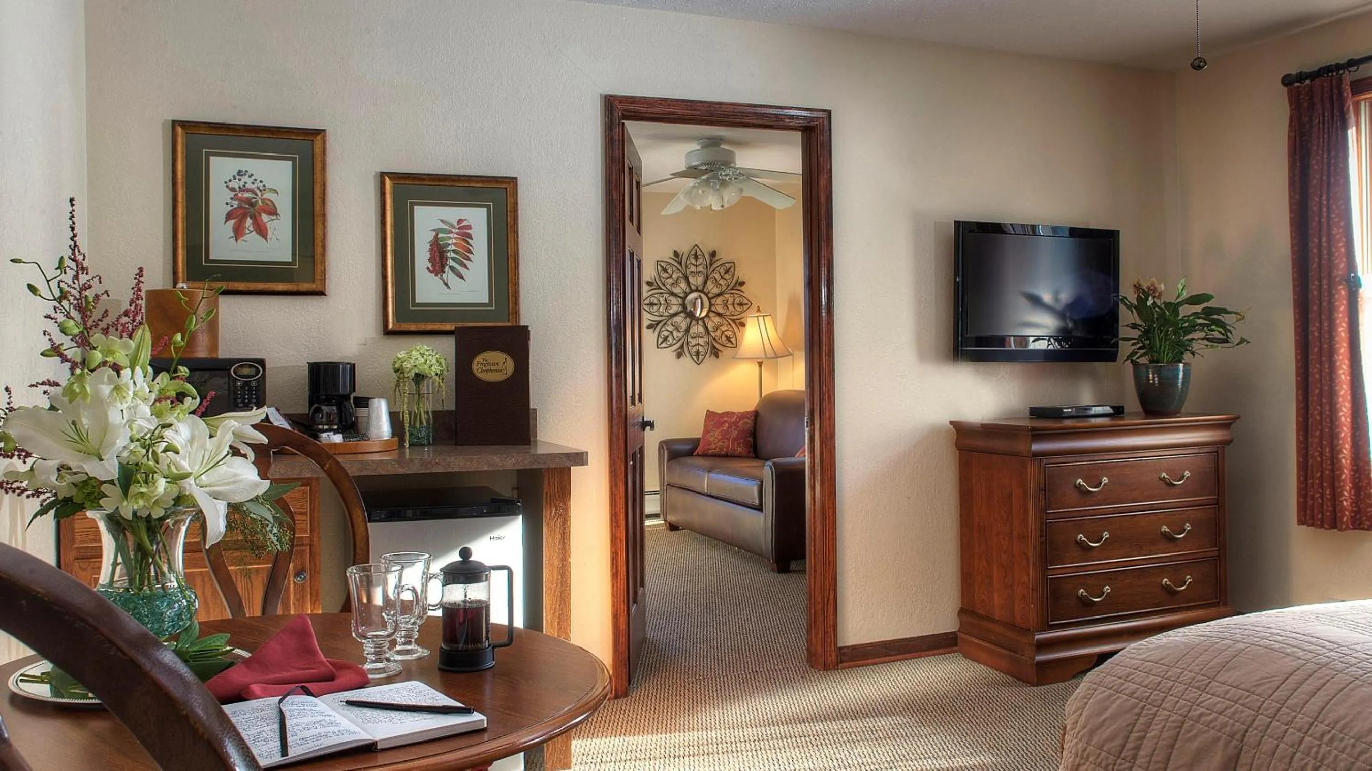 Seating area in Woodfield Manor - A Sundance Vacations Property