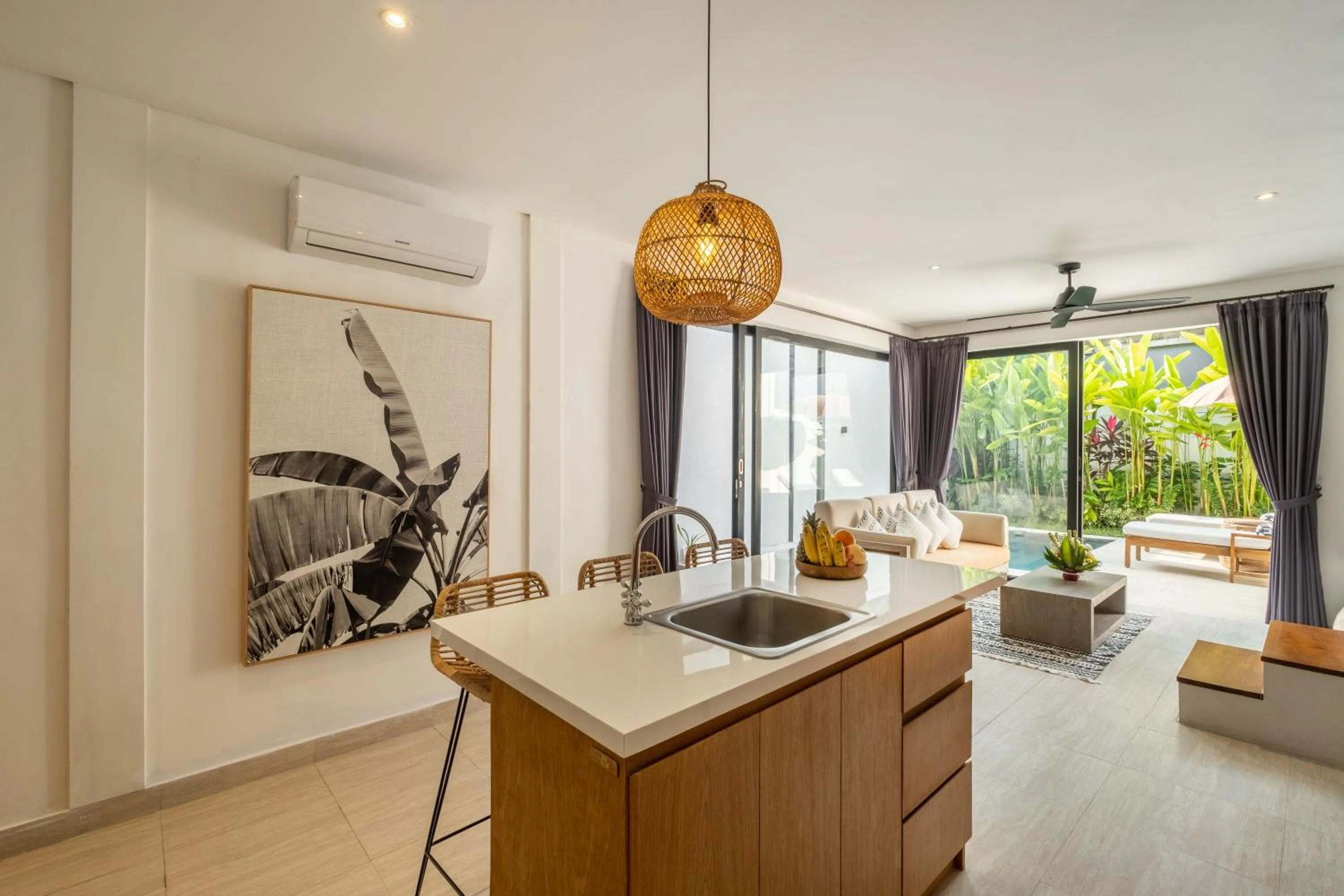 Communal kitchen in Villa Isola Gallinara