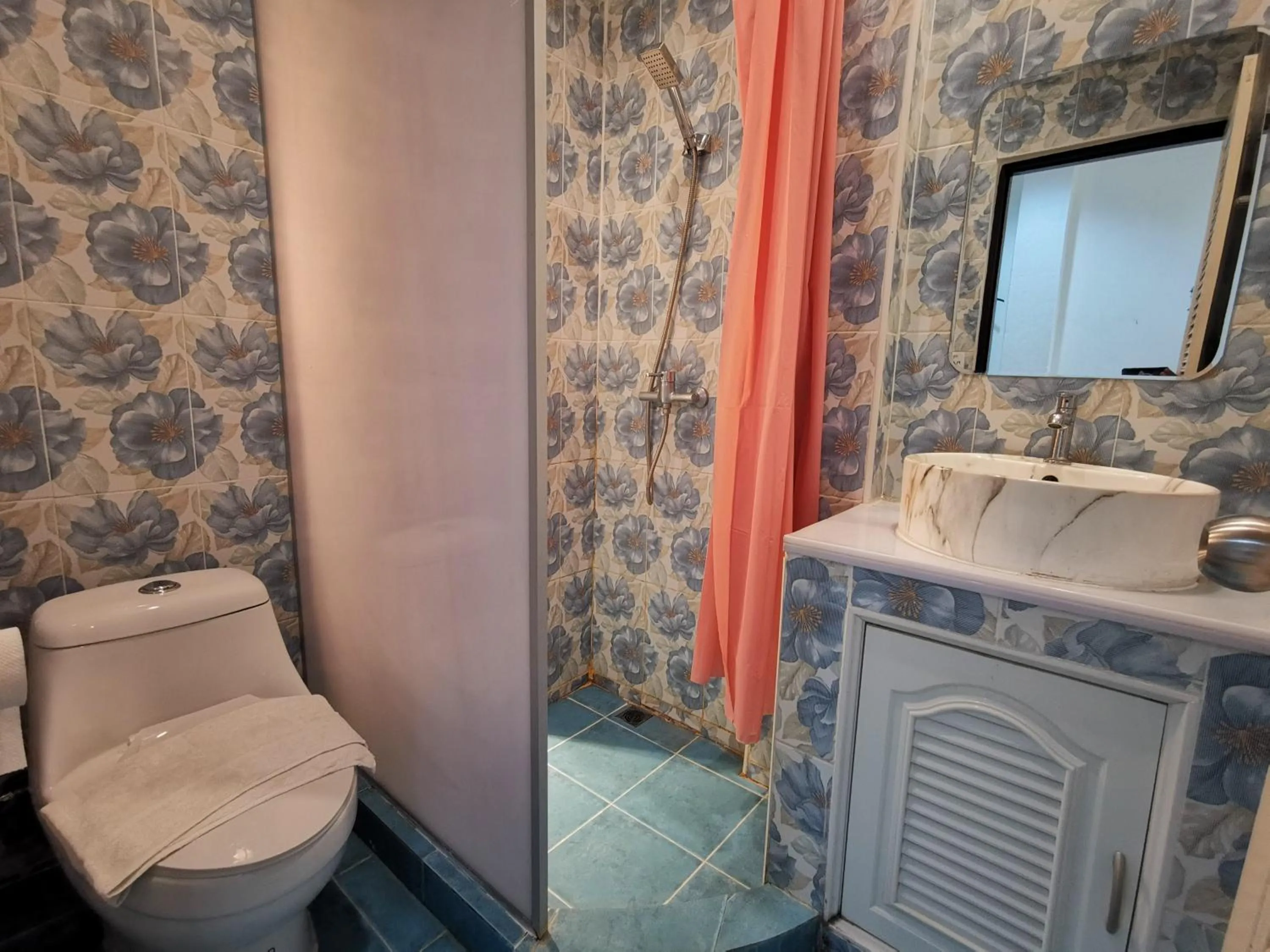 Toilet in Kan Home Hotel