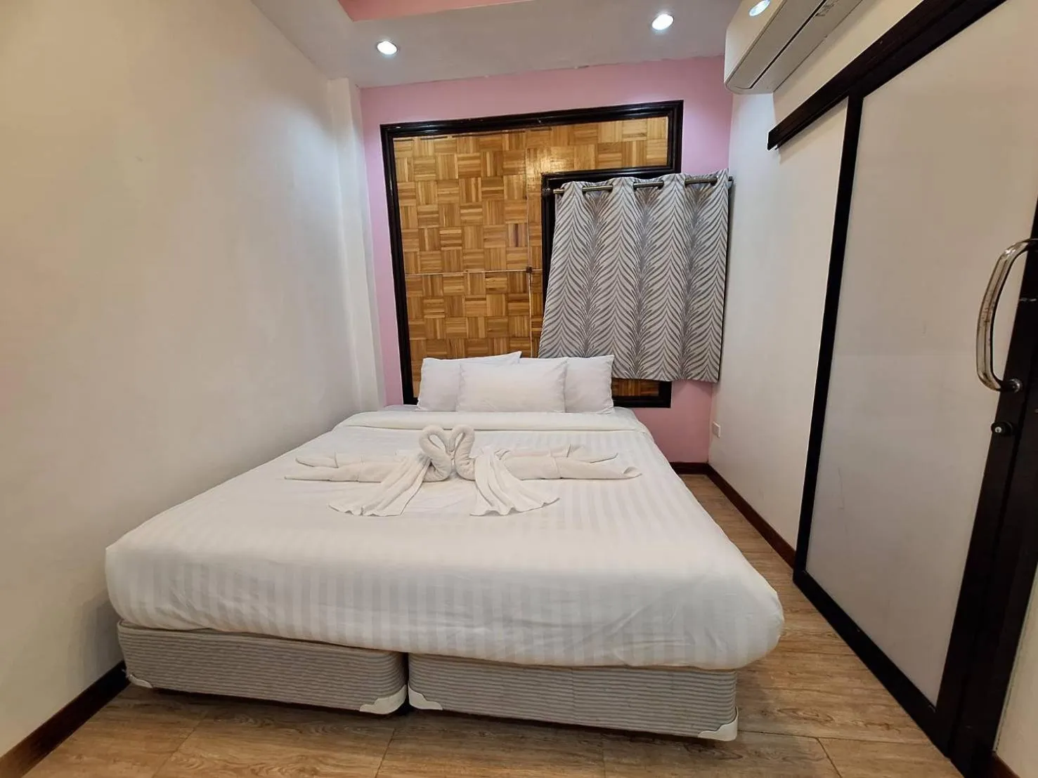 Bed in Kan Home Hotel