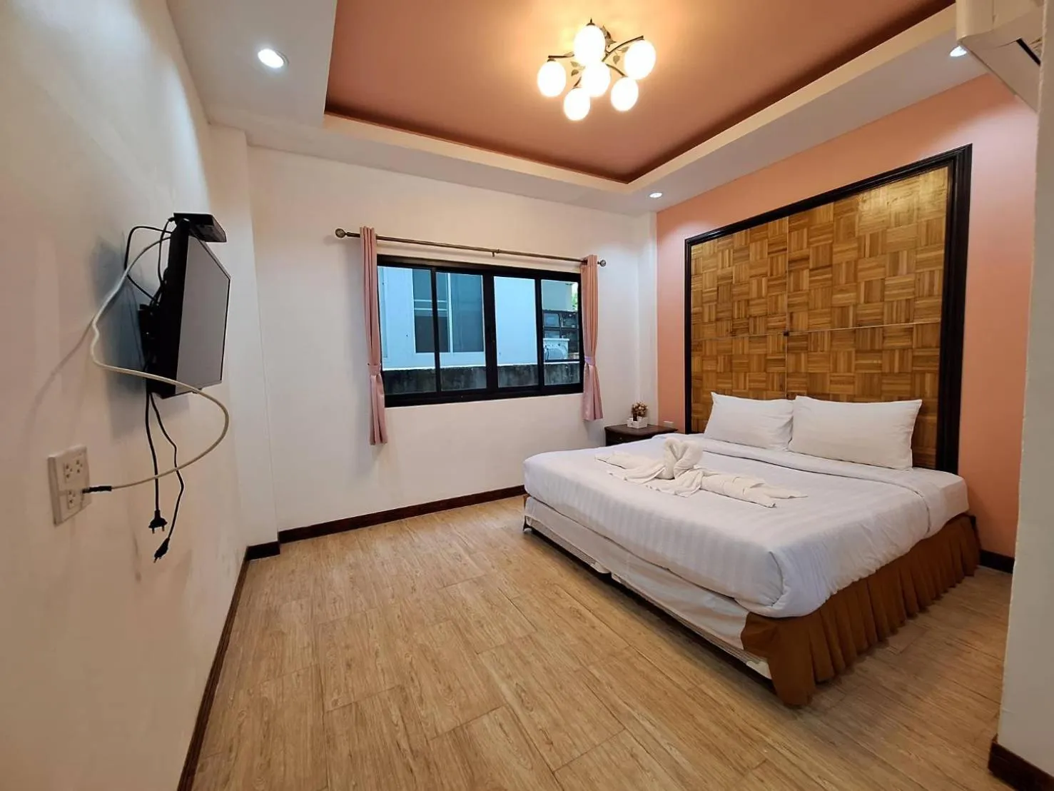 Photo of the whole room, Bed in Kan Home Hotel
