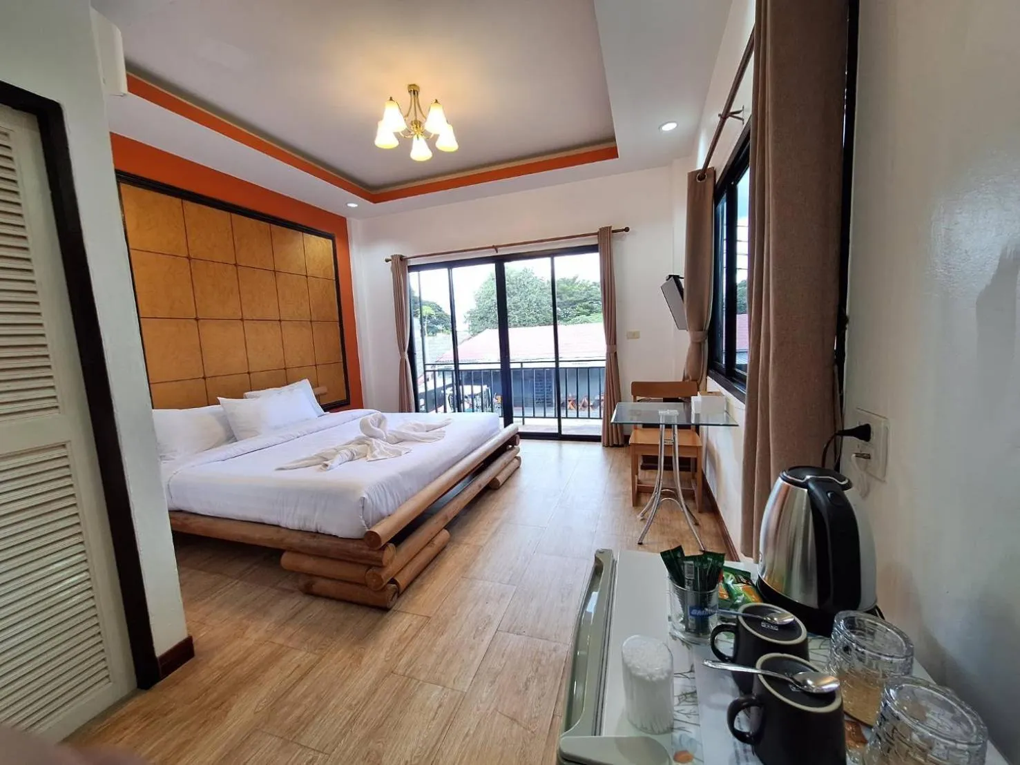 Photo of the whole room, Bed in Kan Home Hotel