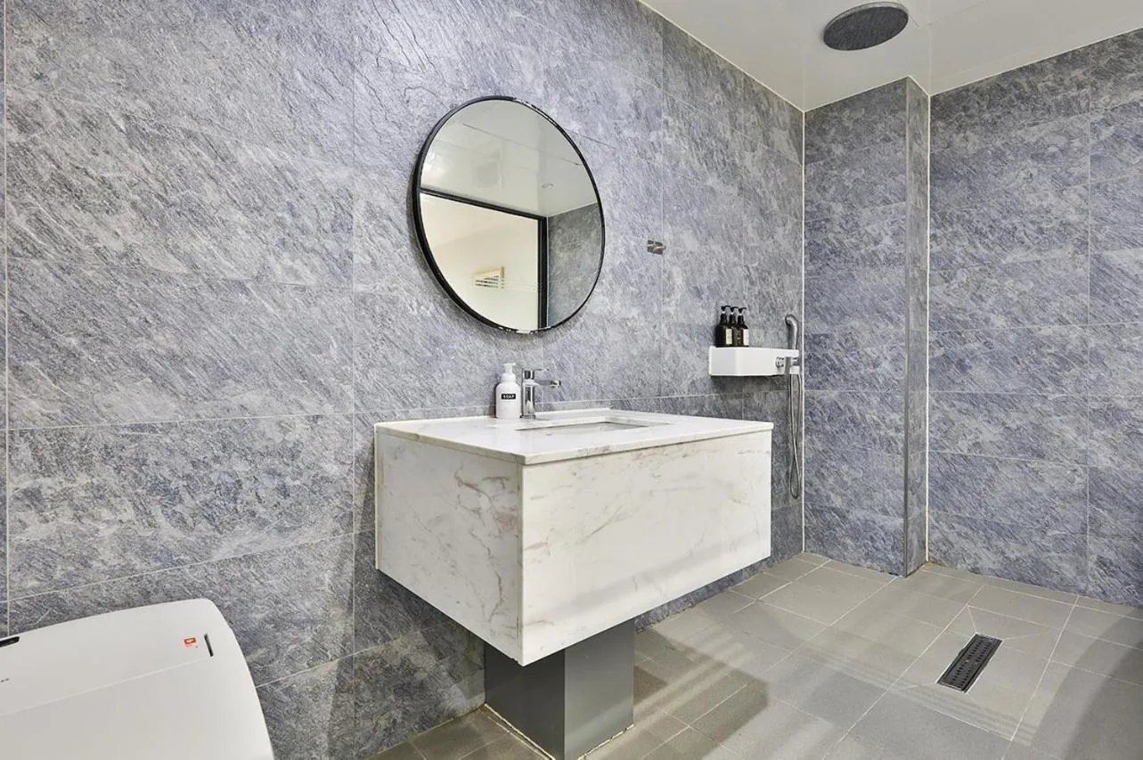 Brown Dot Hotel Jeonggwan