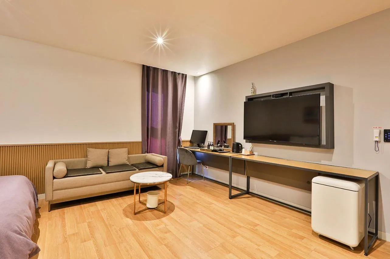 Brown Dot Hotel Jeonggwan