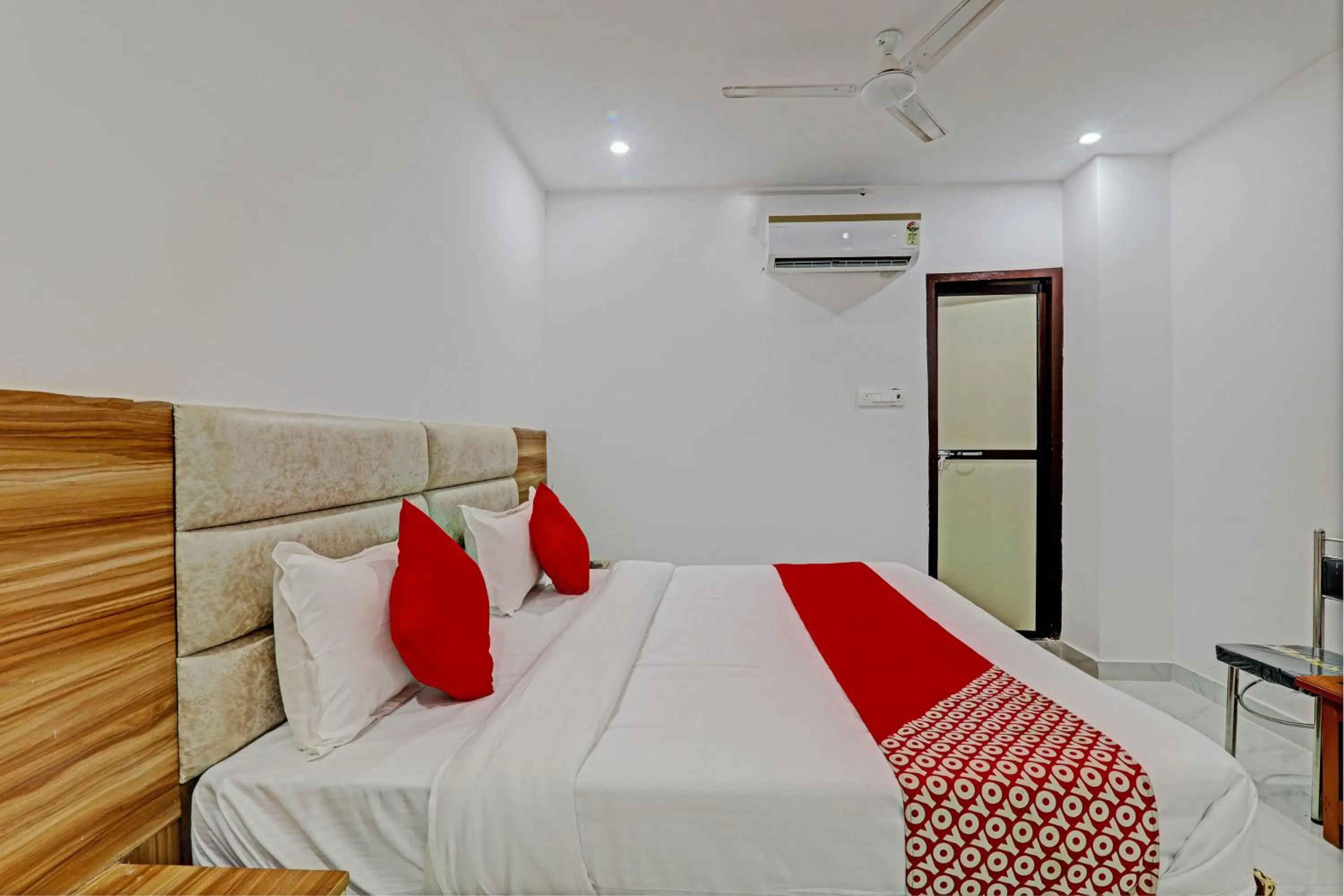 Lobby or reception, Bed in Hotel O Gabbar's