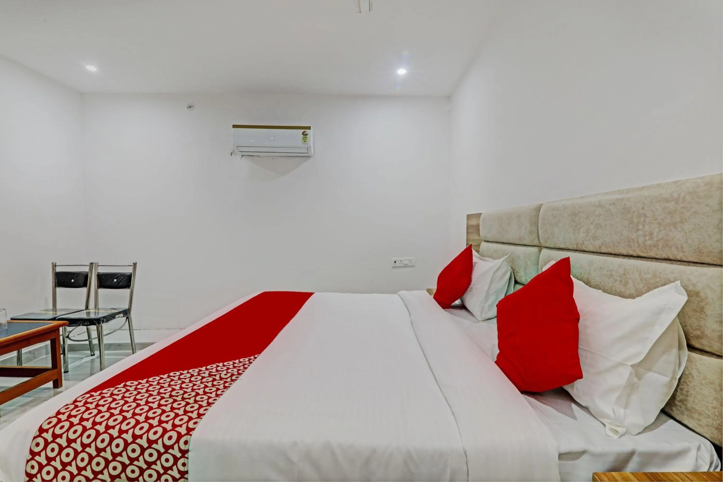 Bedroom, Bed in Super Hotel O Raghav & Banquet