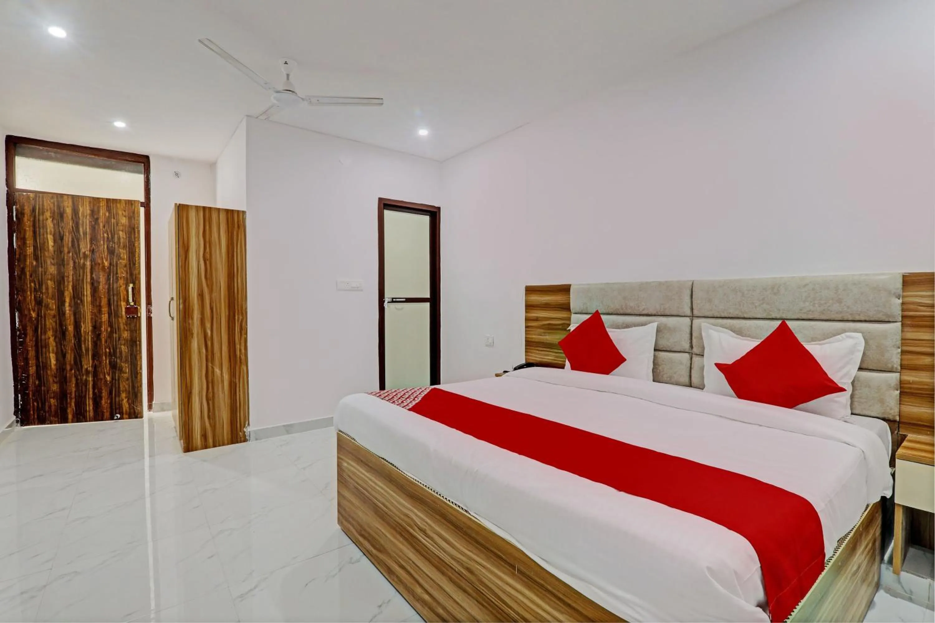 Bathroom, Bed in Hotel O Raghav & Banquet