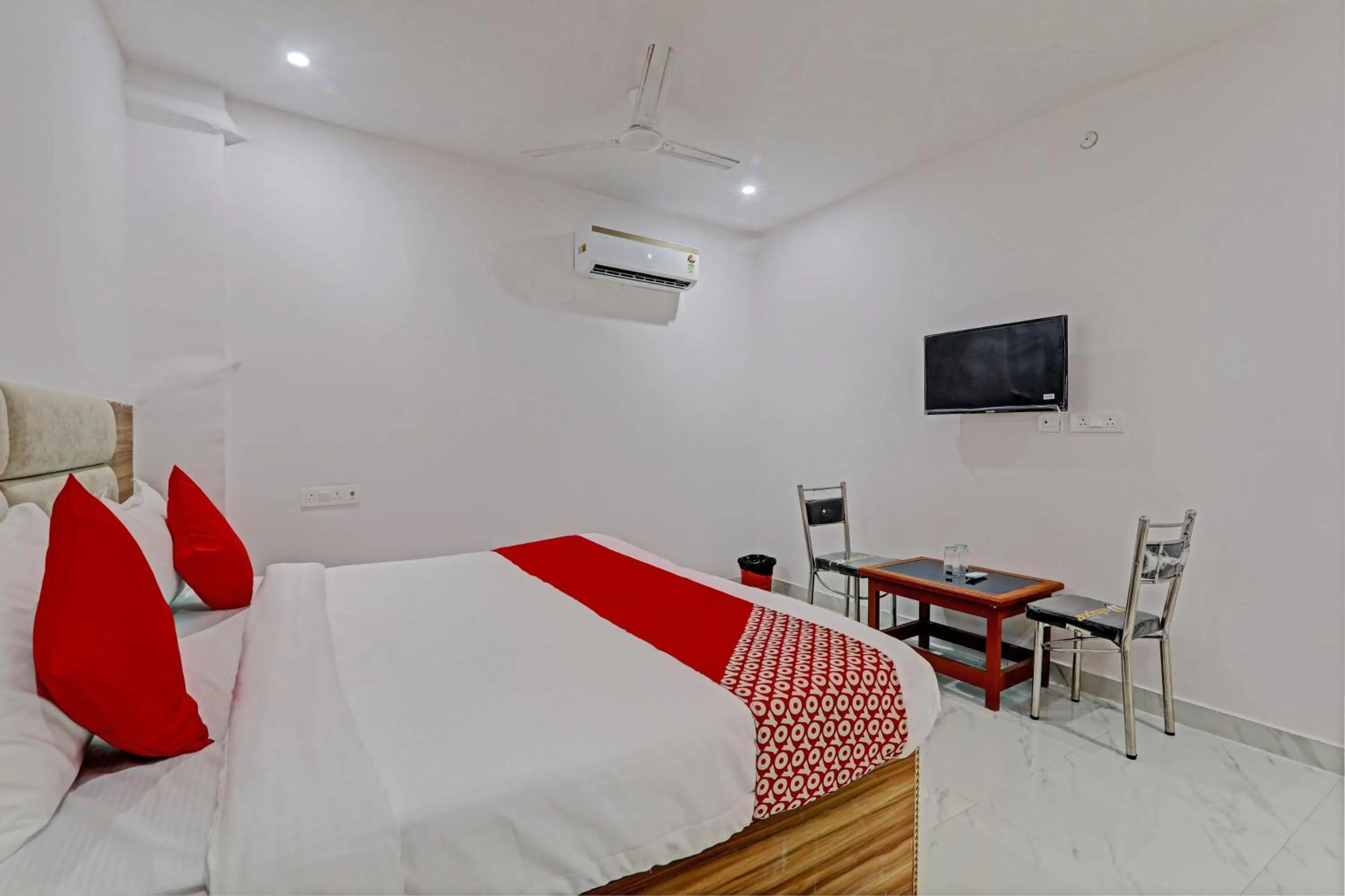 Bedroom, Bed in Super Hotel O Raghav & Banquet