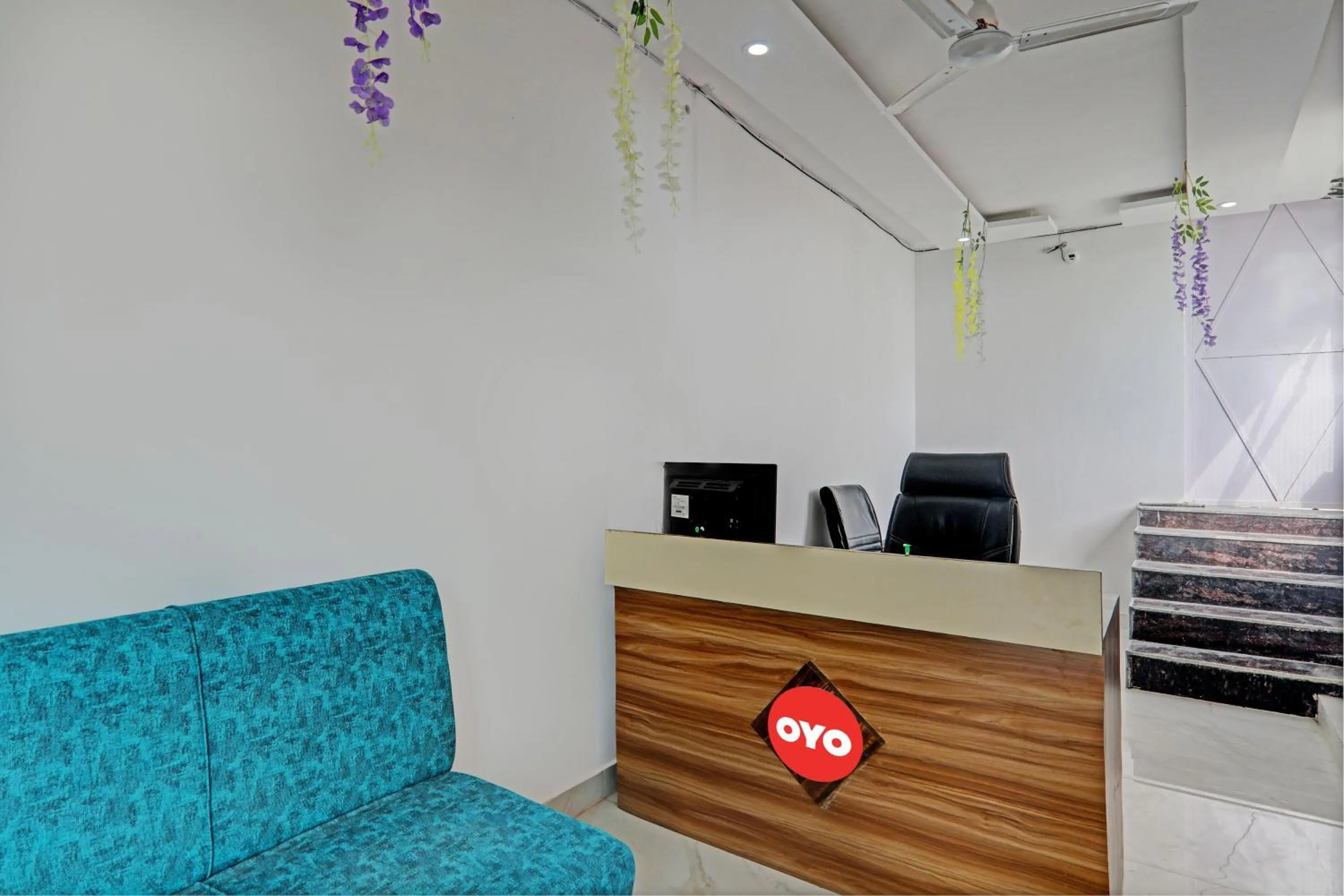 Lobby or reception in Hotel O Raghav & Banquet