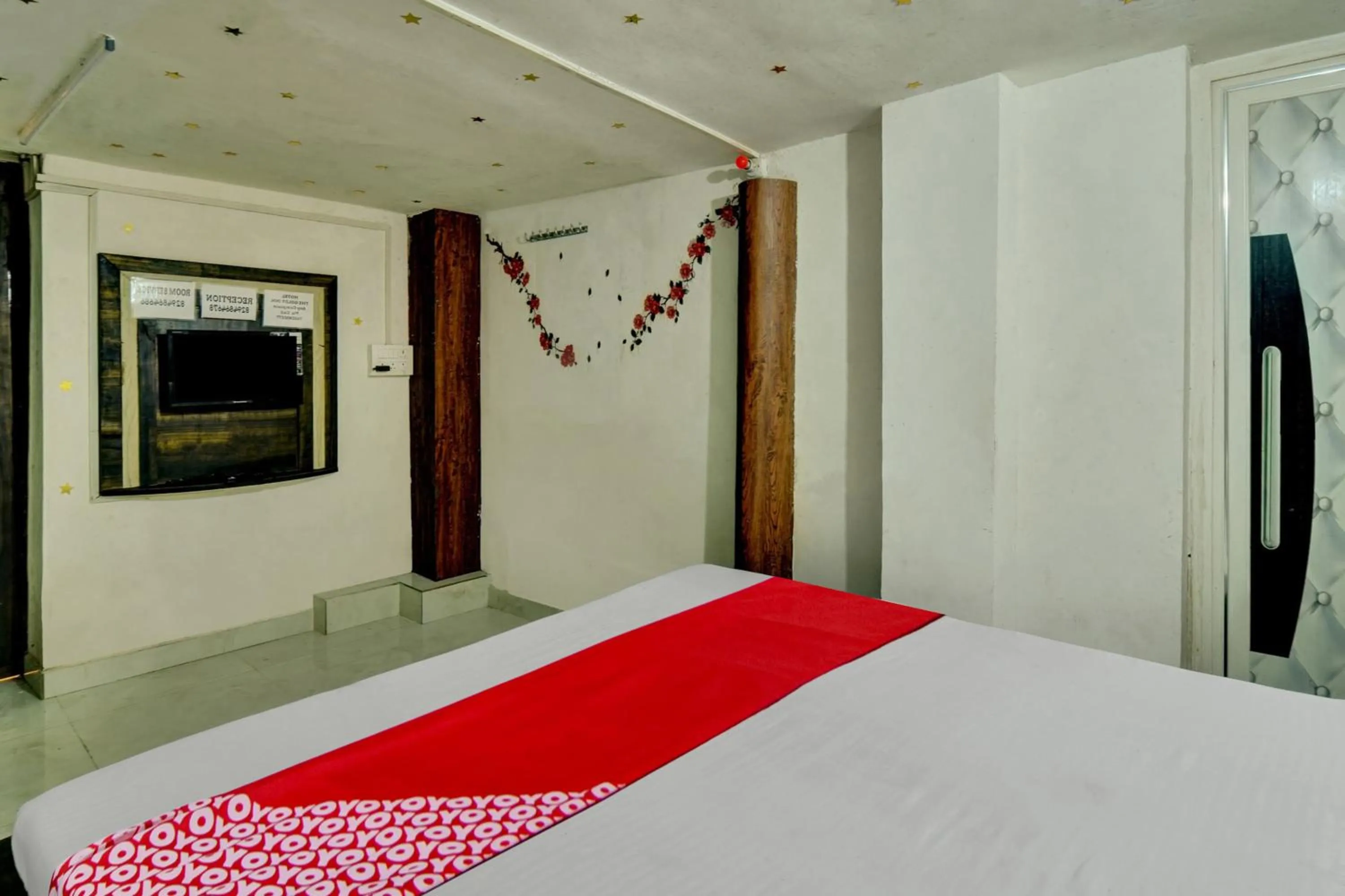 Bedroom in Hotel O Vaishali Garden