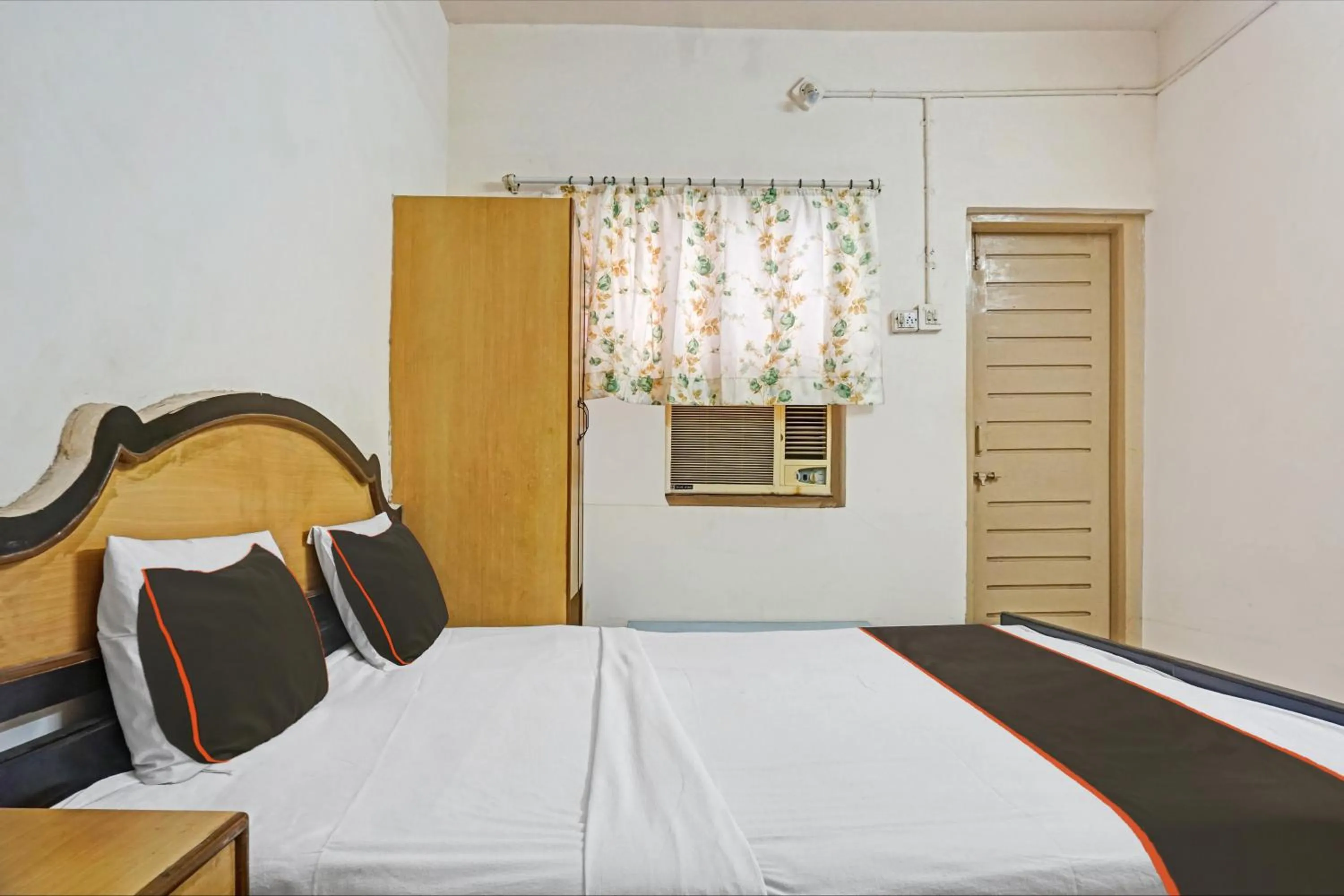 Bedroom in Hotel O Thakkar Lodge