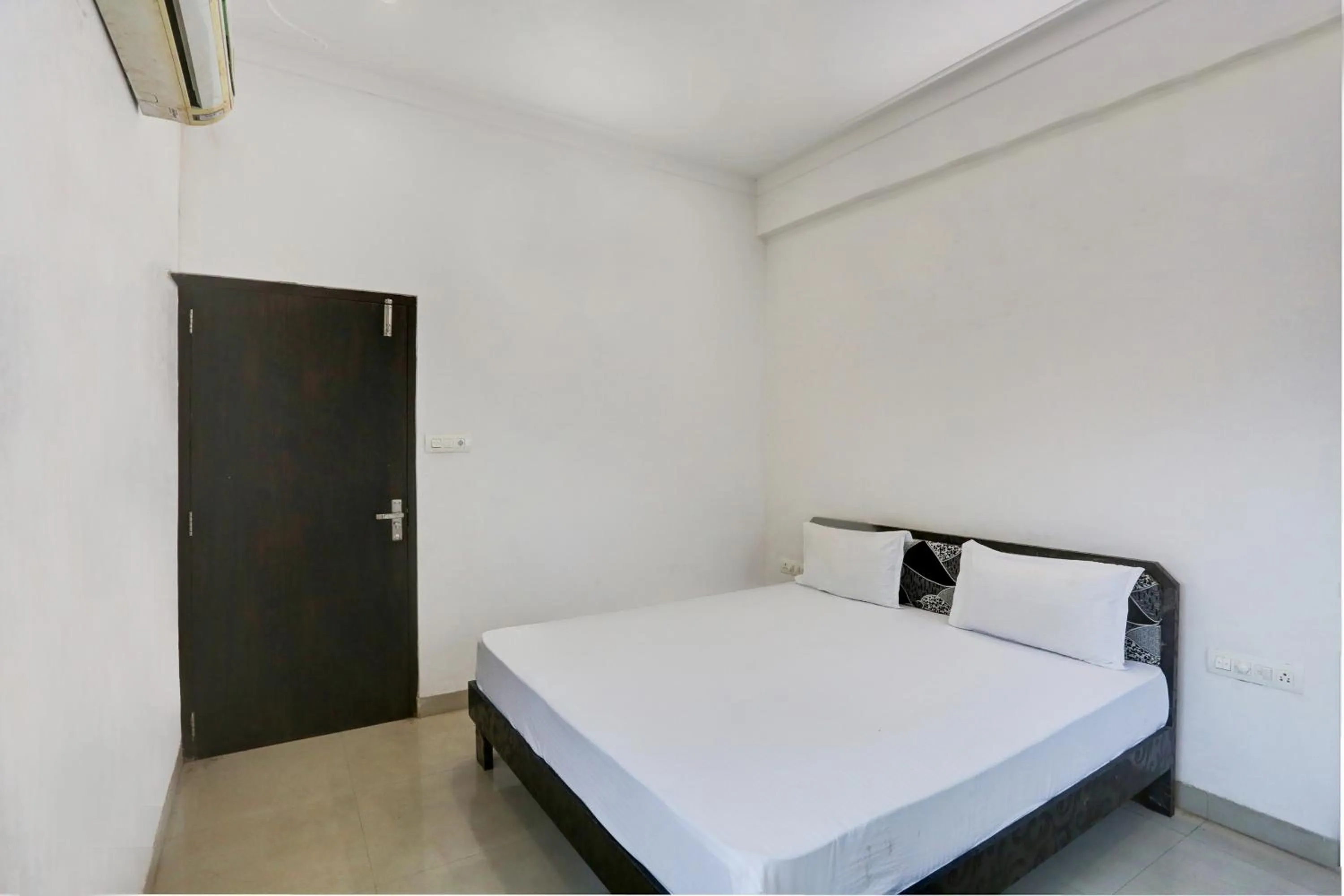 Bedroom, Bed in Super Hotel O Goverdhan Villa