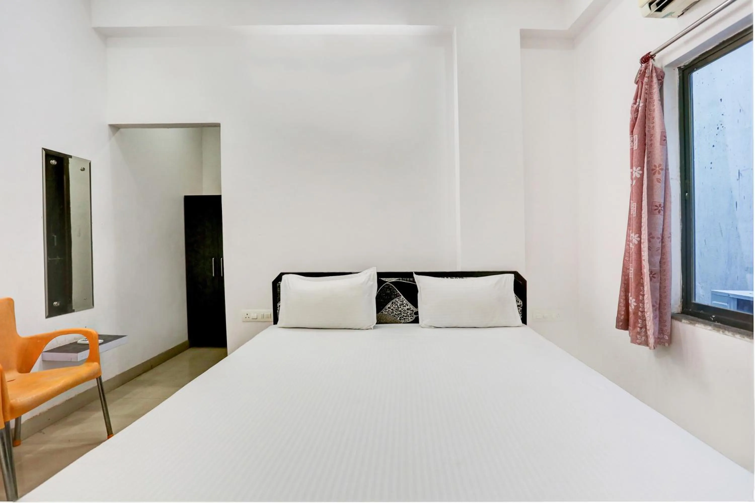 Bedroom in Super Hotel O Goverdhan Villa