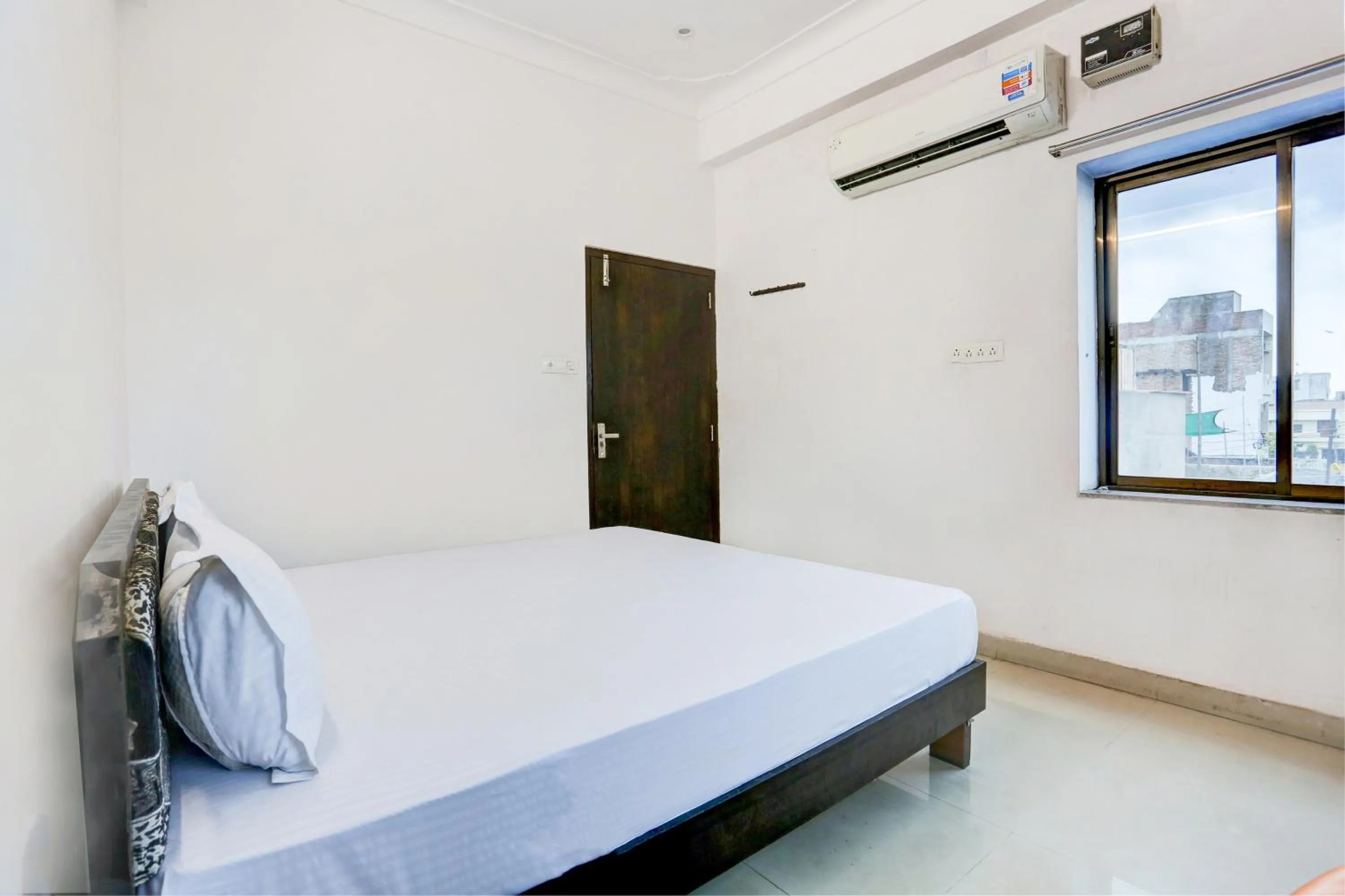 Bedroom, Bed in Super Hotel O Goverdhan Villa