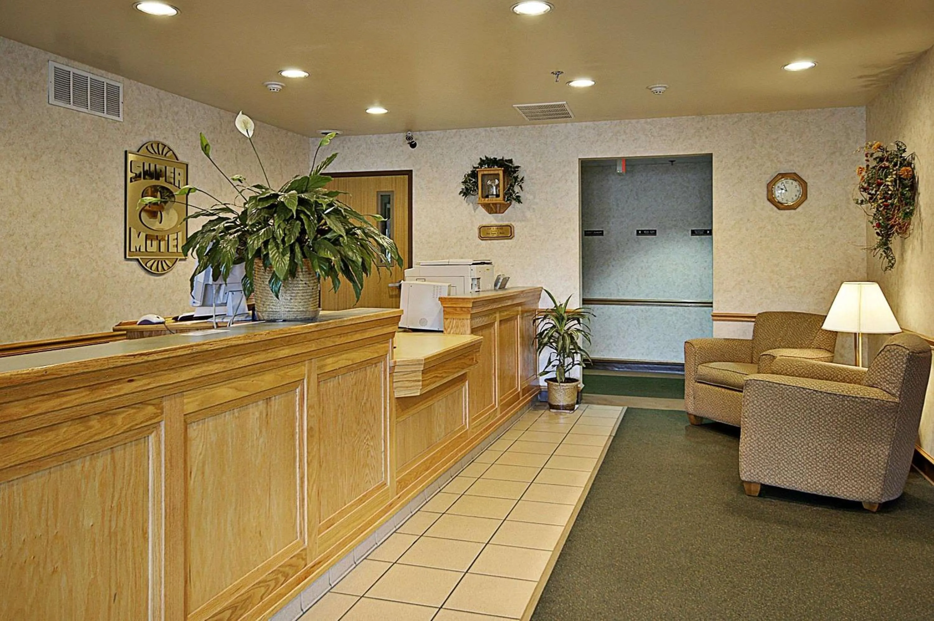 Lobby or reception in Super 8 by Wyndham Ava