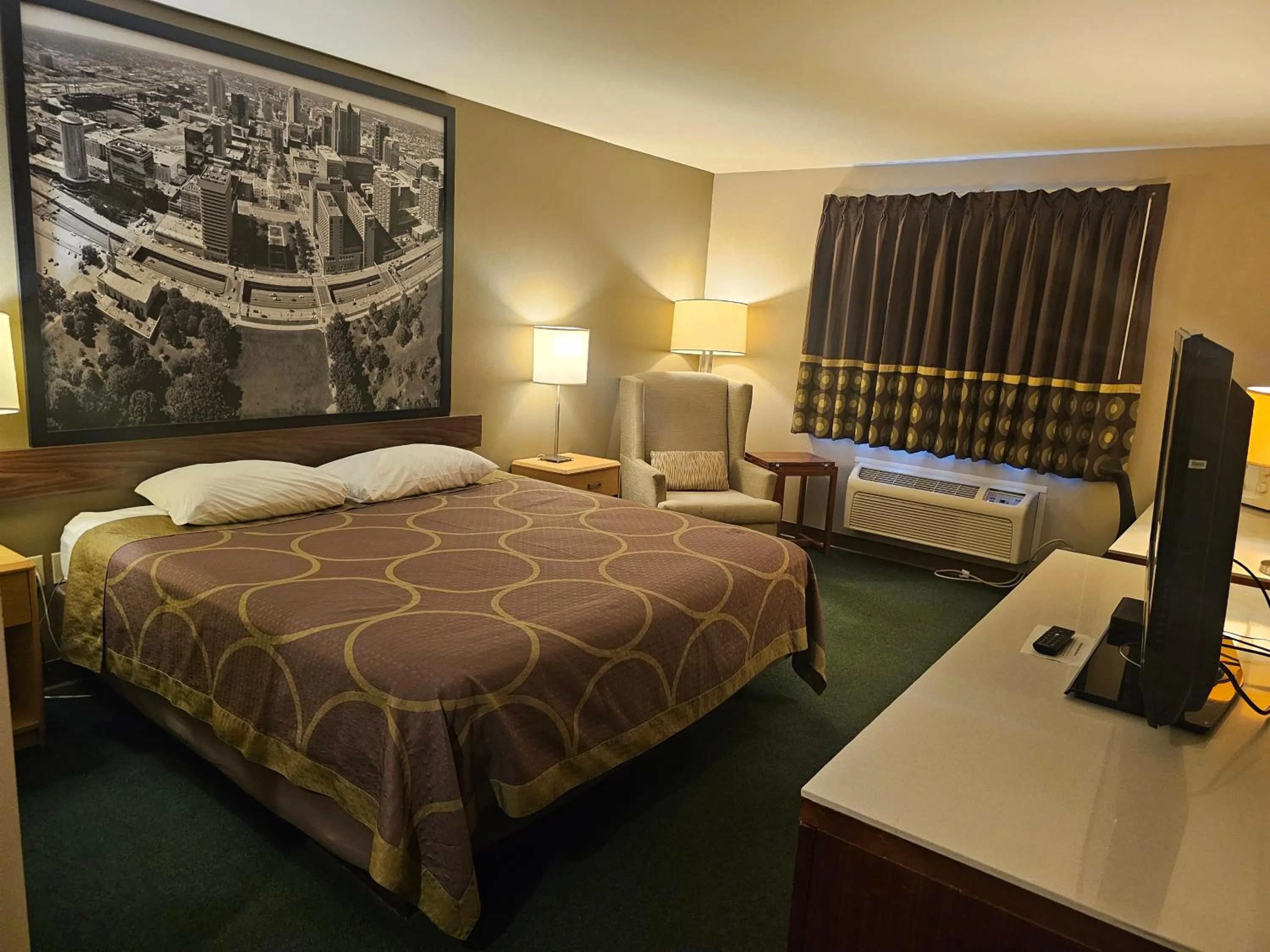 Bed in Super 8 by Wyndham Ava