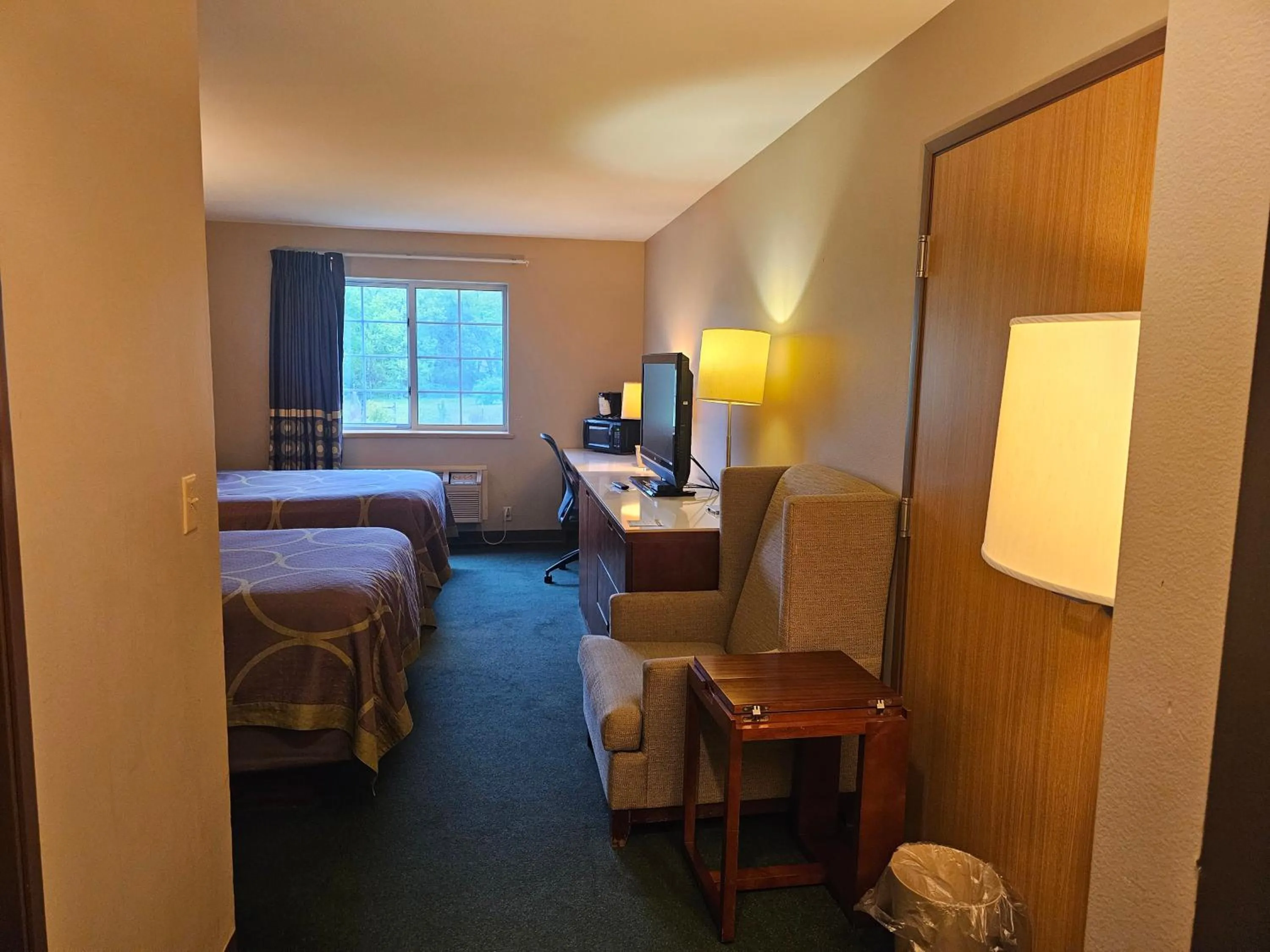 Bed in Super 8 by Wyndham Ava