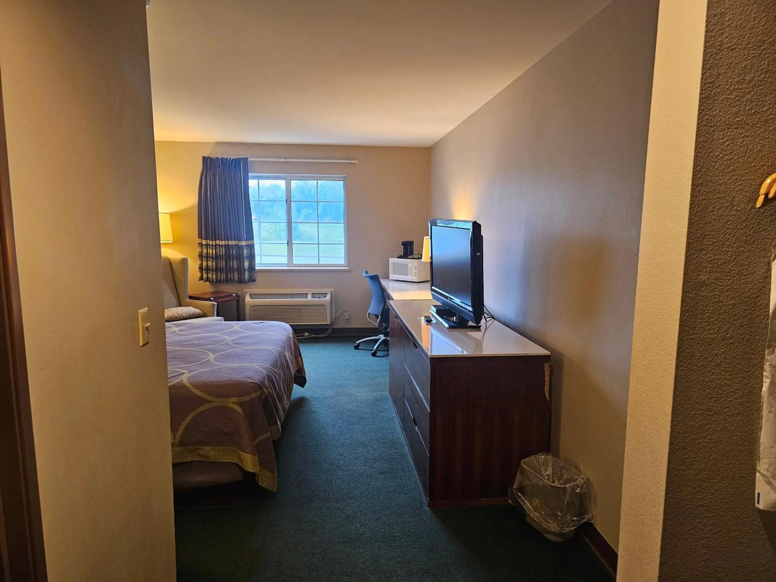 Bed in Super 8 by Wyndham Ava