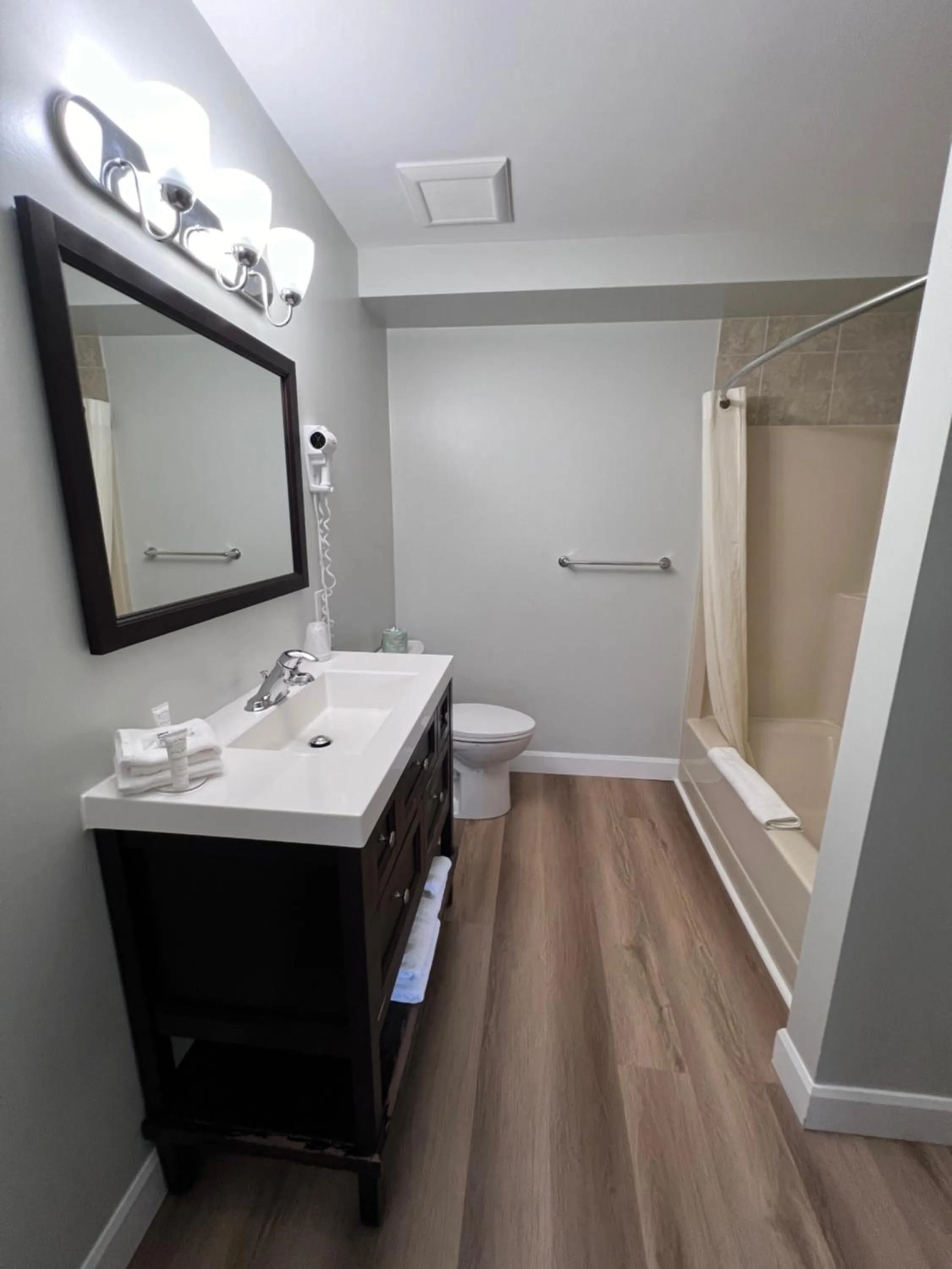 Bathroom in Wellington Inn