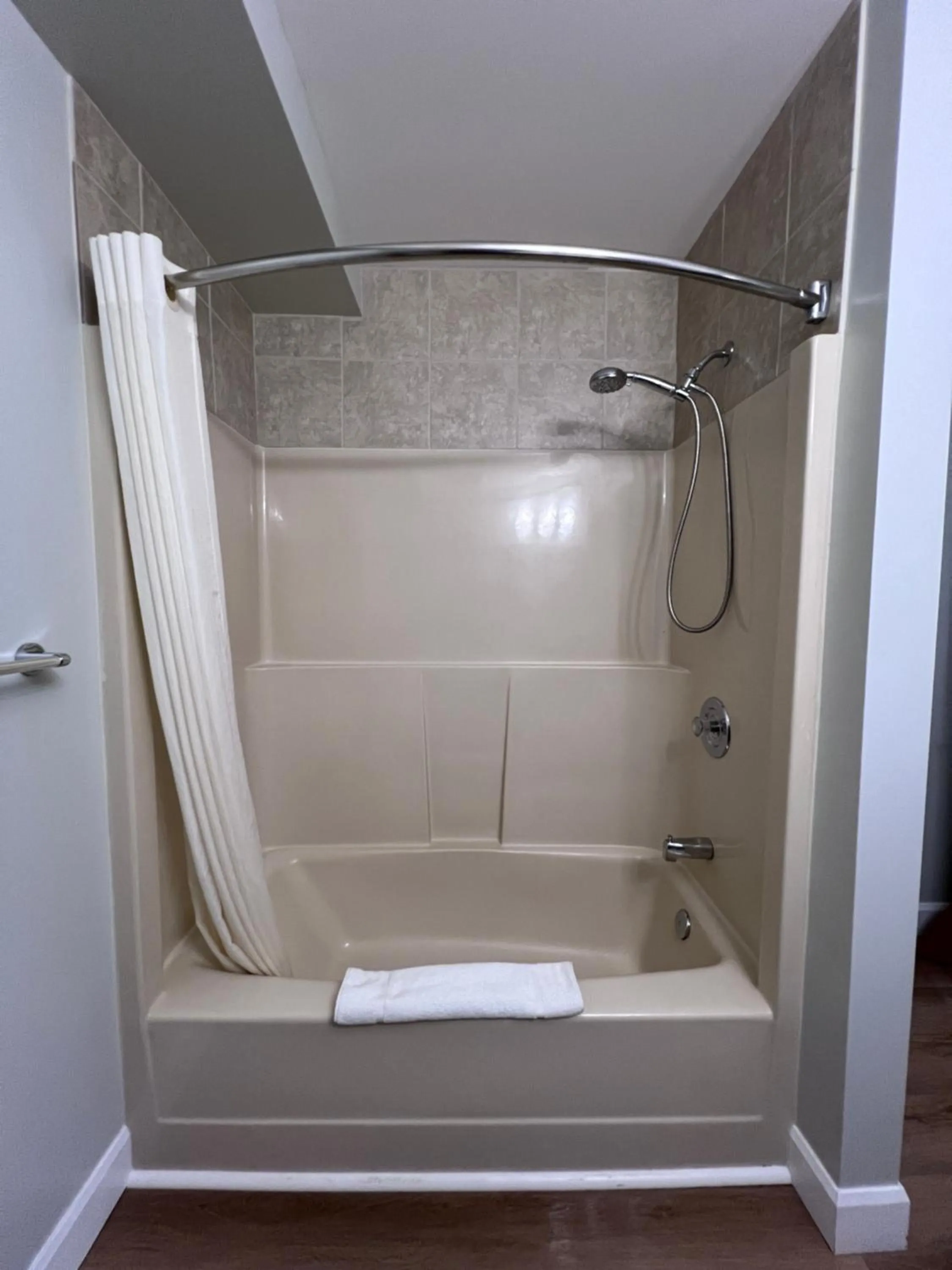 Shower in Wellington Inn