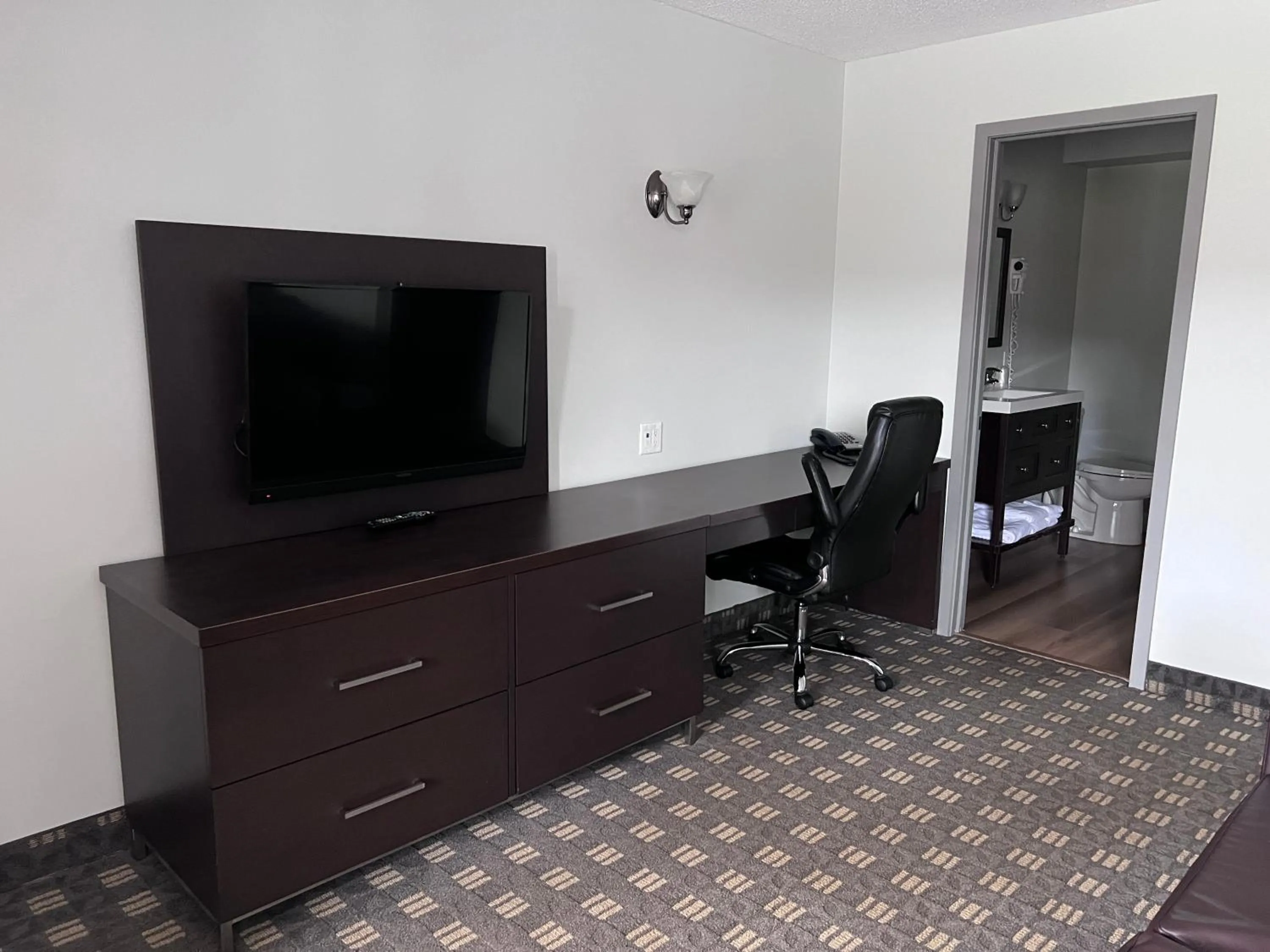 TV and multimedia in Wellington Inn