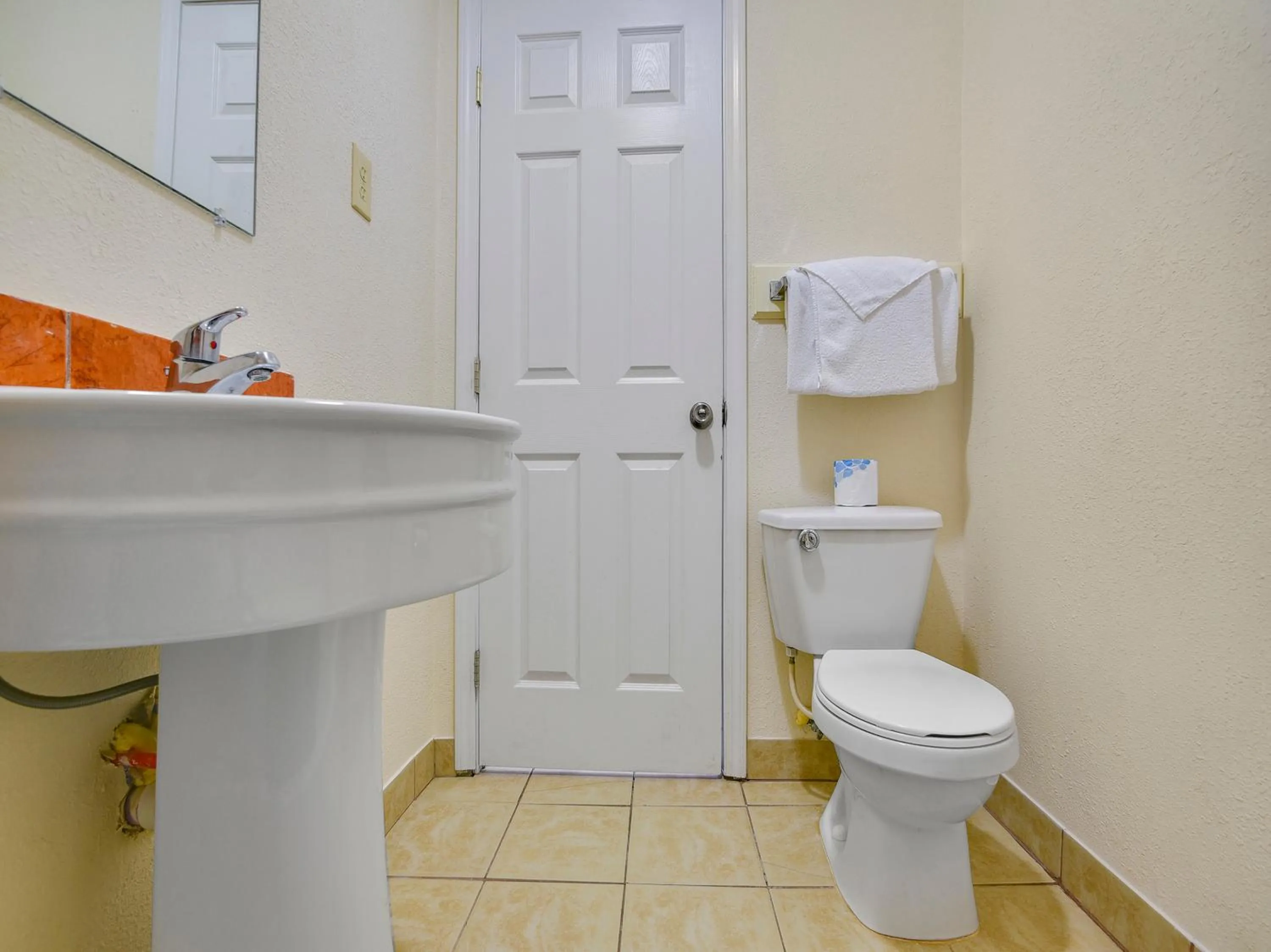 Bathroom in Route 66 Inn