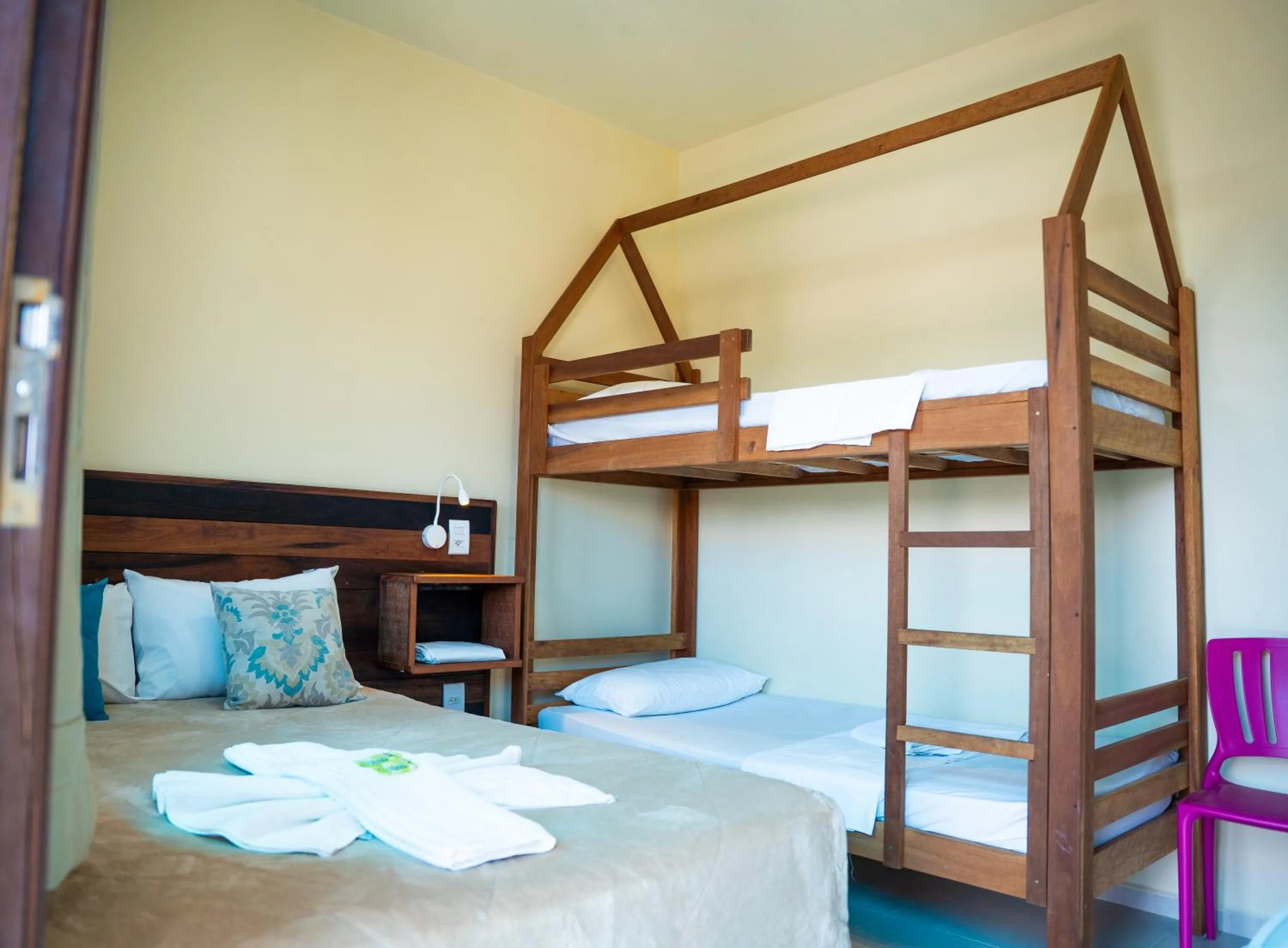 Photo of the whole room, Bed in Pousada Paraíso Tropical